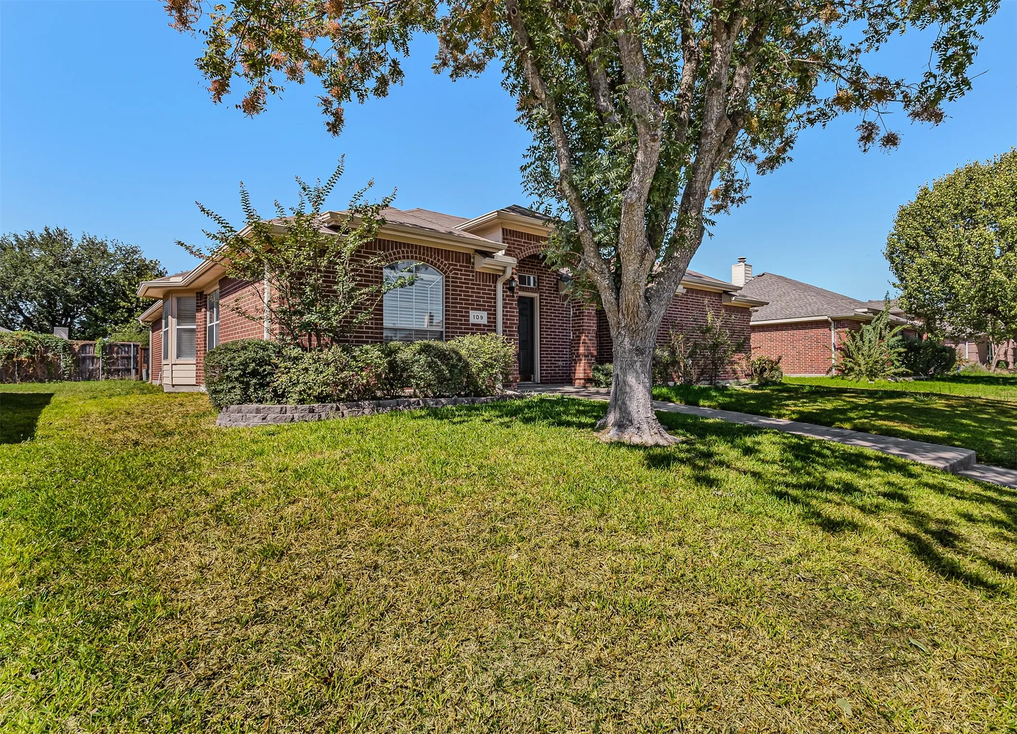 Single Family Residence For Sale in Collin County , 109 N Rolling Meadows Drive, Wylie, Texas 75098, 4 Bedroom, 2 Bathroom, 2 Garage spaces, 1,967 Sqft, built in 2000, mls#21406367, Real Estate Agent in Wylie, Homes For Sale in Collin county, Homes For Sale in Wylie, Realtor in Wylie Texas, Real Estate Brokerage Independent Realty Texas, Luminita Cordes Realtor