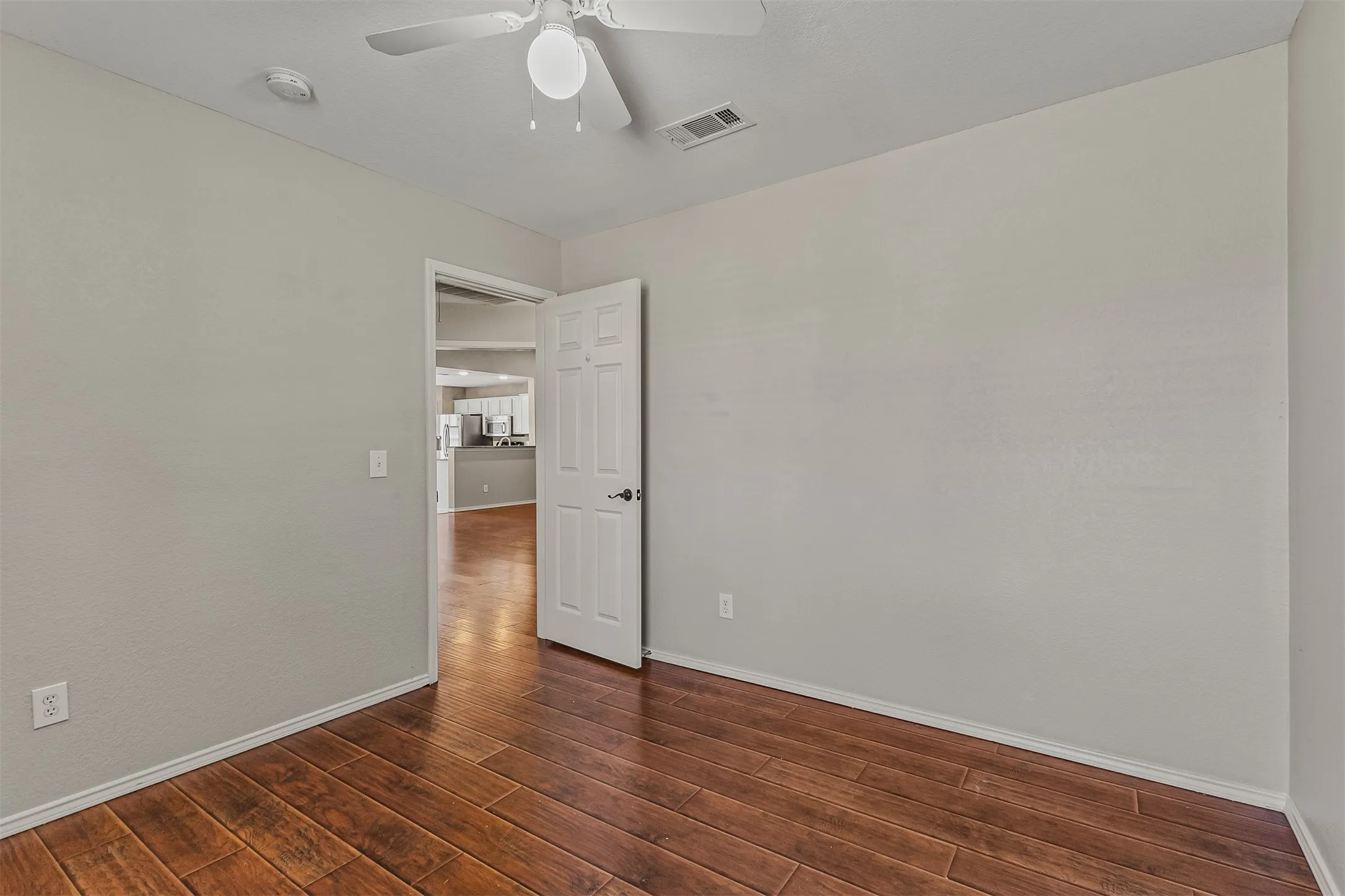 Single Family Residence For Sale in Collin County , 109 N Rolling Meadows Drive, Wylie, Texas 75098, 4 Bedroom, 2 Bathroom, 2 Garage spaces, 1,967 Sqft, built in 2000, mls#21406367, Real Estate Agent in Wylie, Homes For Sale in Collin county, Homes For Sale in Wylie, Realtor in Wylie Texas, Real Estate Brokerage Independent Realty Texas, Luminita Cordes Realtor