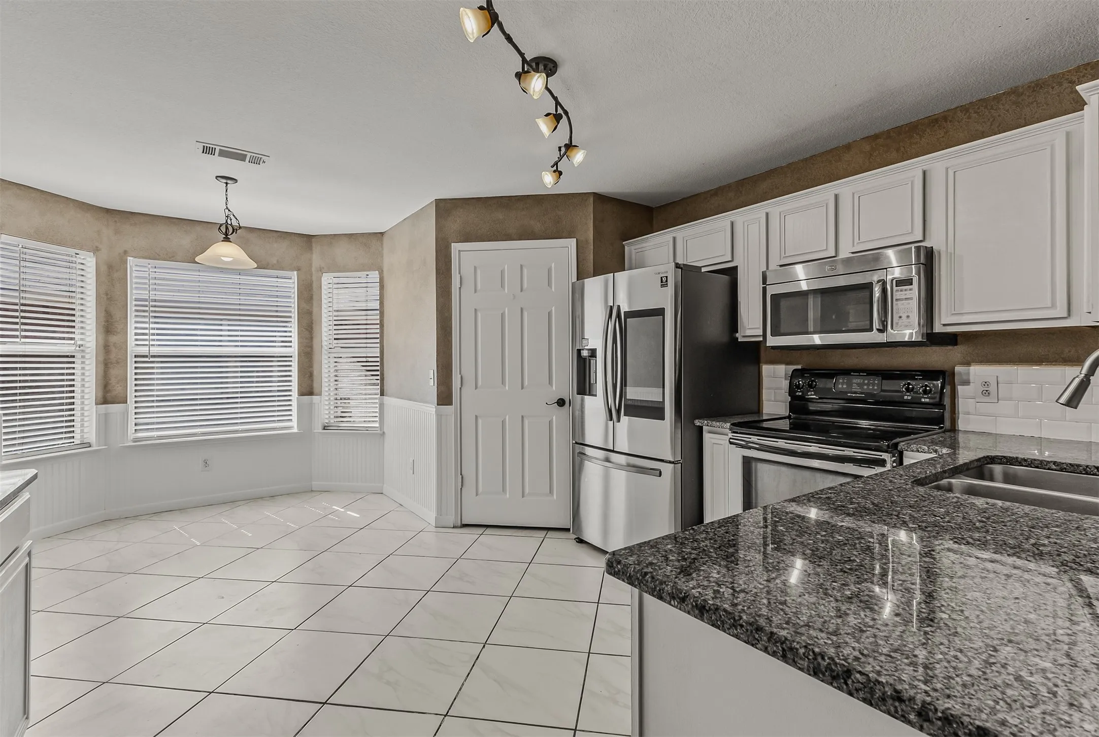 Single Family Residence For Sale in Collin County , 109 N Rolling Meadows Drive, Wylie, Texas 75098, 4 Bedroom, 2 Bathroom, 2 Garage spaces, 1,967 Sqft, built in 2000, mls#21406367, Real Estate Agent in Wylie, Homes For Sale in Collin county, Homes For Sale in Wylie, Realtor in Wylie Texas, Real Estate Brokerage Independent Realty Texas, Luminita Cordes Realtor