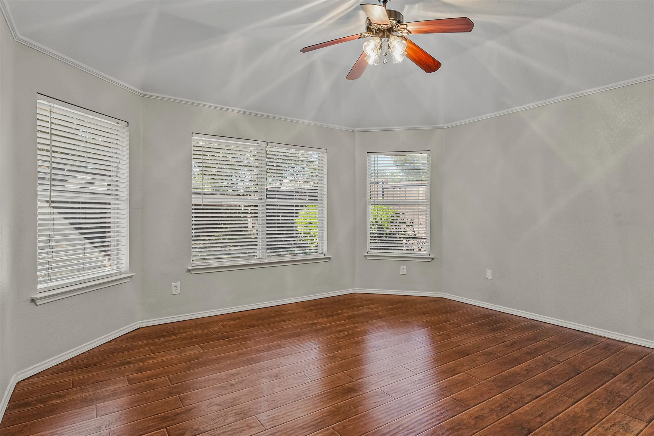 Single Family Residence For Sale in Collin County , 109 N Rolling Meadows Drive, Wylie, Texas 75098, 4 Bedroom, 2 Bathroom, 2 Garage spaces, 1,967 Sqft, built in 2000, mls#21406367, Real Estate Agent in Wylie, Homes For Sale in Collin county, Homes For Sale in Wylie, Realtor in Wylie Texas, Real Estate Brokerage Independent Realty Texas, Luminita Cordes Realtor