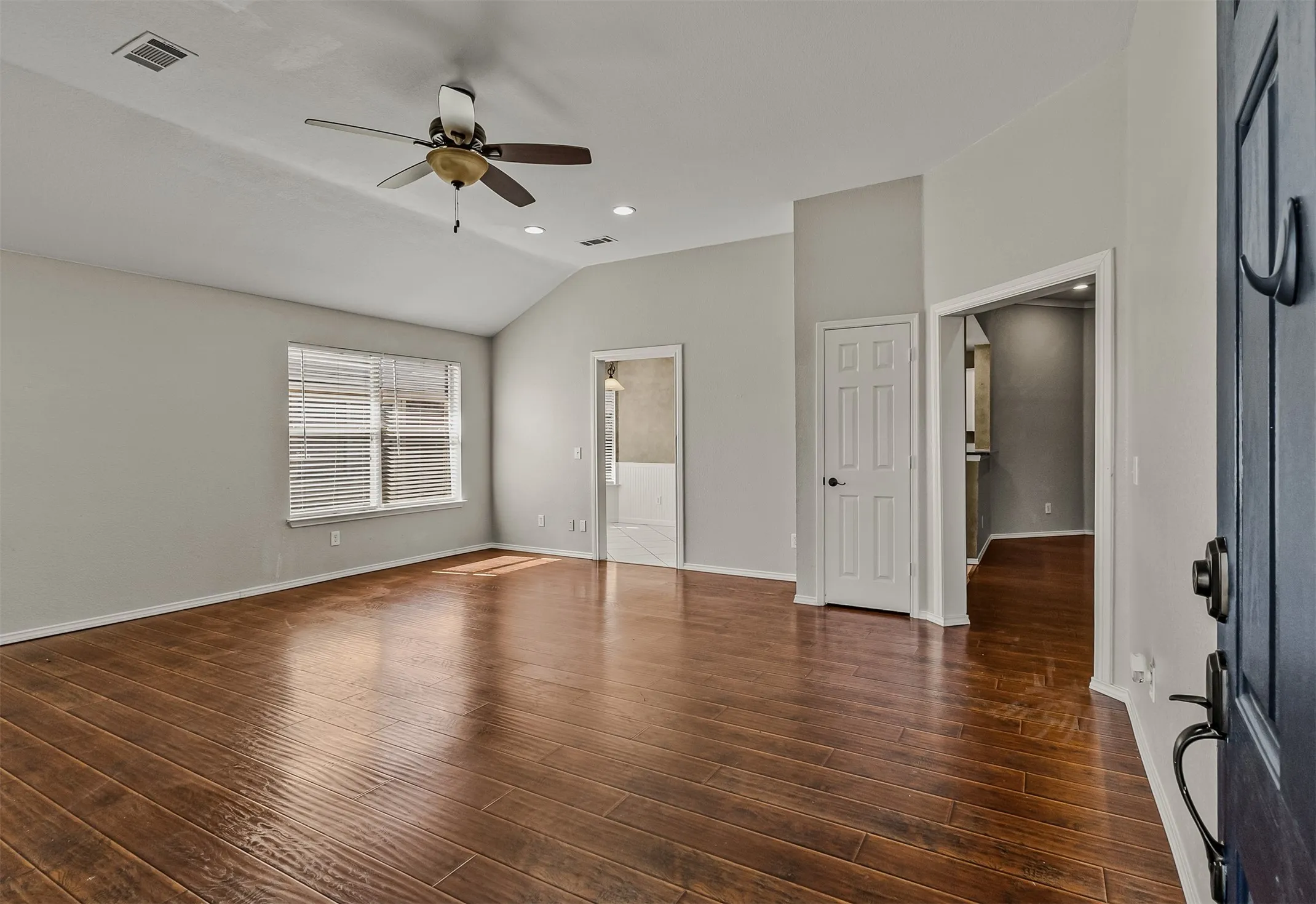 Single Family Residence For Sale in Collin County , 109 N Rolling Meadows Drive, Wylie, Texas 75098, 4 Bedroom, 2 Bathroom, 2 Garage spaces, 1,967 Sqft, built in 2000, mls#21406367, Real Estate Agent in Wylie, Homes For Sale in Collin county, Homes For Sale in Wylie, Realtor in Wylie Texas, Real Estate Brokerage Independent Realty Texas, Luminita Cordes Realtor