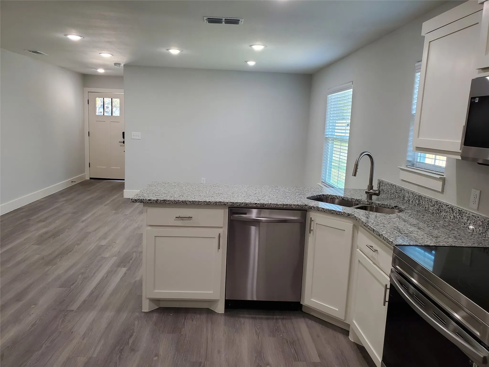 Duplex For Rent in Fannin County , 612 E 3rd Street B, Bonham, Texas 75418, 3 Bedroom, 2 Bathroom, Garage spaces, 2,383 Sqft, built in 2022, mls#21406380, Real Estate Agent in Bonham, Homes For Rent in Fannin county, Homes For Rent in Bonham, Realtor in Bonham Texas, Real Estate Brokerage Independent Realty Texas, Luminita Cordes Realtor