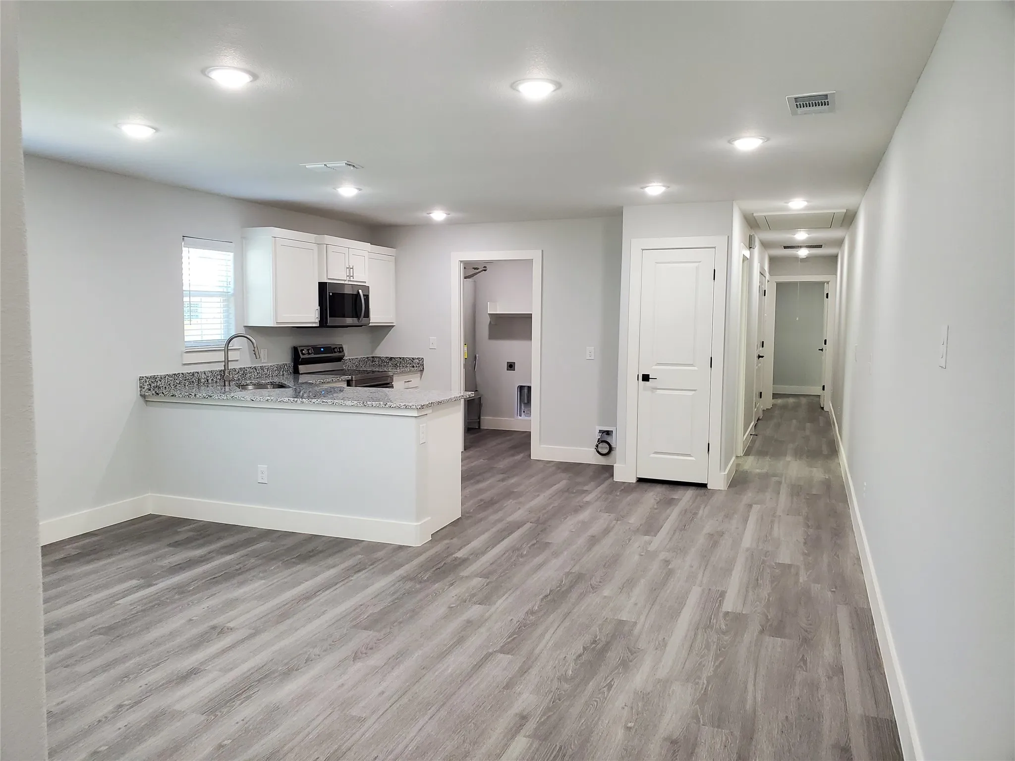 Duplex For Rent in Fannin County , 612 E 3rd Street B, Bonham, Texas 75418, 3 Bedroom, 2 Bathroom, Garage spaces, 2,383 Sqft, built in 2022, mls#21406380, Real Estate Agent in Bonham, Homes For Rent in Fannin county, Homes For Rent in Bonham, Realtor in Bonham Texas, Real Estate Brokerage Independent Realty Texas, Luminita Cordes Realtor