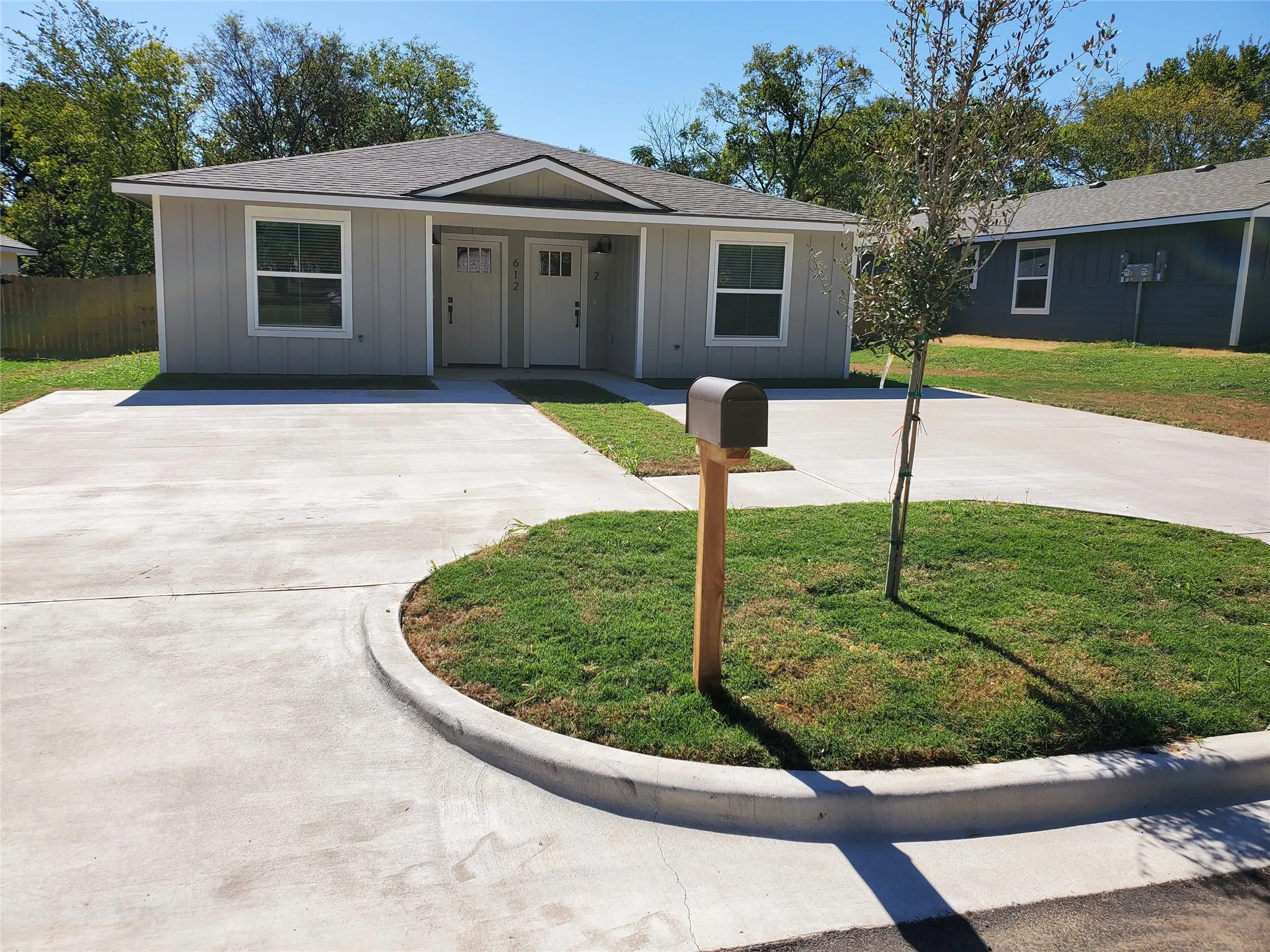 Duplex For Rent in Fannin County , 612 E 3rd Street B, Bonham, Texas 75418, 3 Bedroom, 2 Bathroom, Garage spaces, 2,383 Sqft, built in 2022, mls#21406380, Real Estate Agent in Bonham, Homes For Rent in Fannin county, Homes For Rent in Bonham, Realtor in Bonham Texas, Real Estate Brokerage Independent Realty Texas, Luminita Cordes Realtor