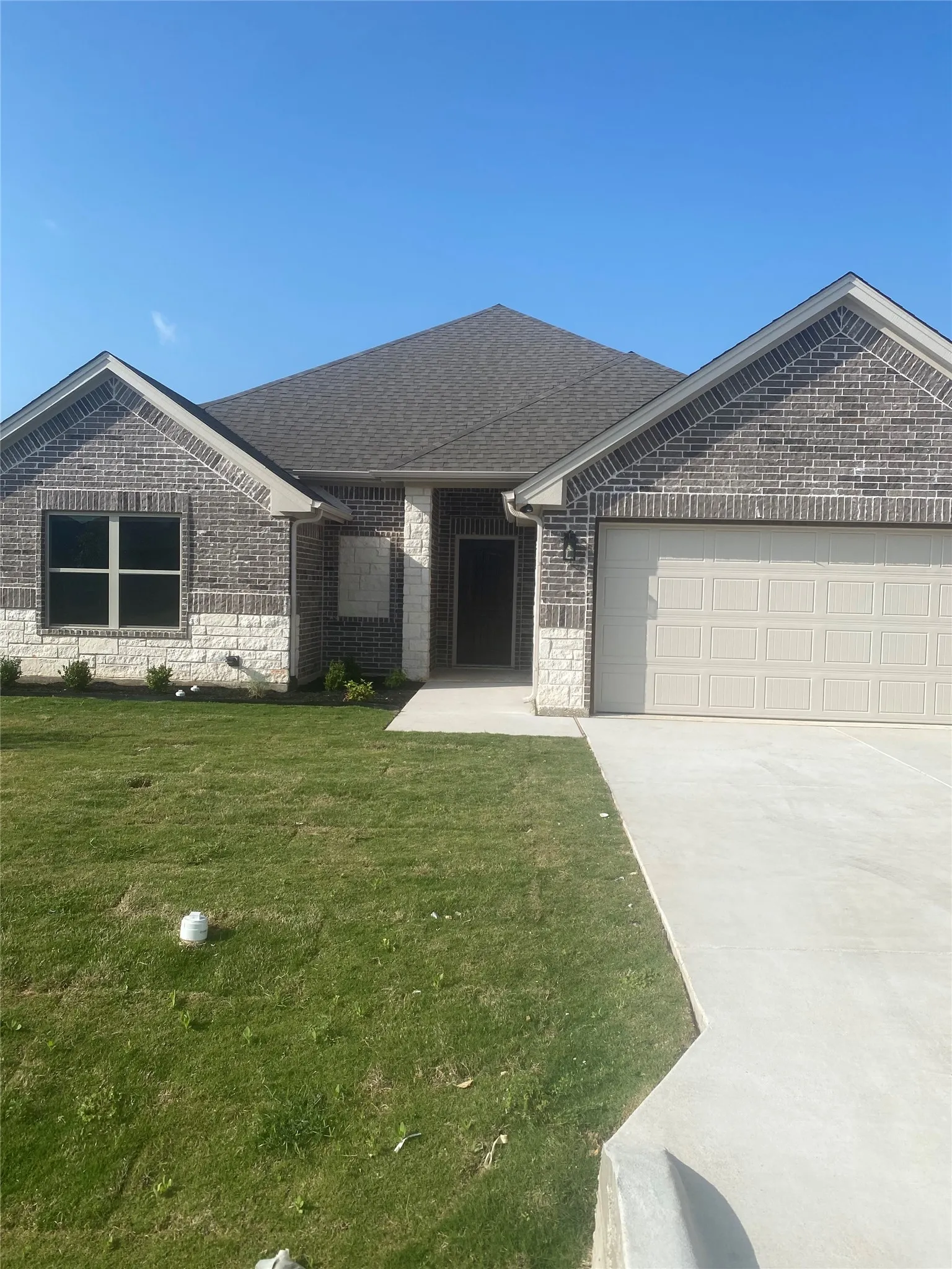 Single Family Residence For Rent in Hood County , 3005 Promenade Drive, Granbury, Texas 76049, 3 Bedroom, 2 Bathroom, 2 Garage spaces, 1,787 Sqft, built in 2022, mls#21406375, Real Estate Agent in Granbury, Homes For Rent in Hood county, Homes For Rent in Granbury, Realtor in Granbury Texas, Real Estate Brokerage Independent Realty Texas, Luminita Cordes Realtor