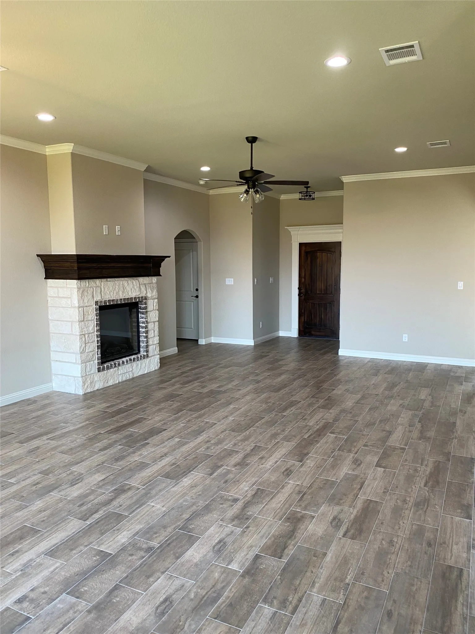 Single Family Residence For Rent in Hood County , 3005 Promenade Drive, Granbury, Texas 76049, 3 Bedroom, 2 Bathroom, 2 Garage spaces, 1,787 Sqft, built in 2022, mls#21406375, Real Estate Agent in Granbury, Homes For Rent in Hood county, Homes For Rent in Granbury, Realtor in Granbury Texas, Real Estate Brokerage Independent Realty Texas, Luminita Cordes Realtor