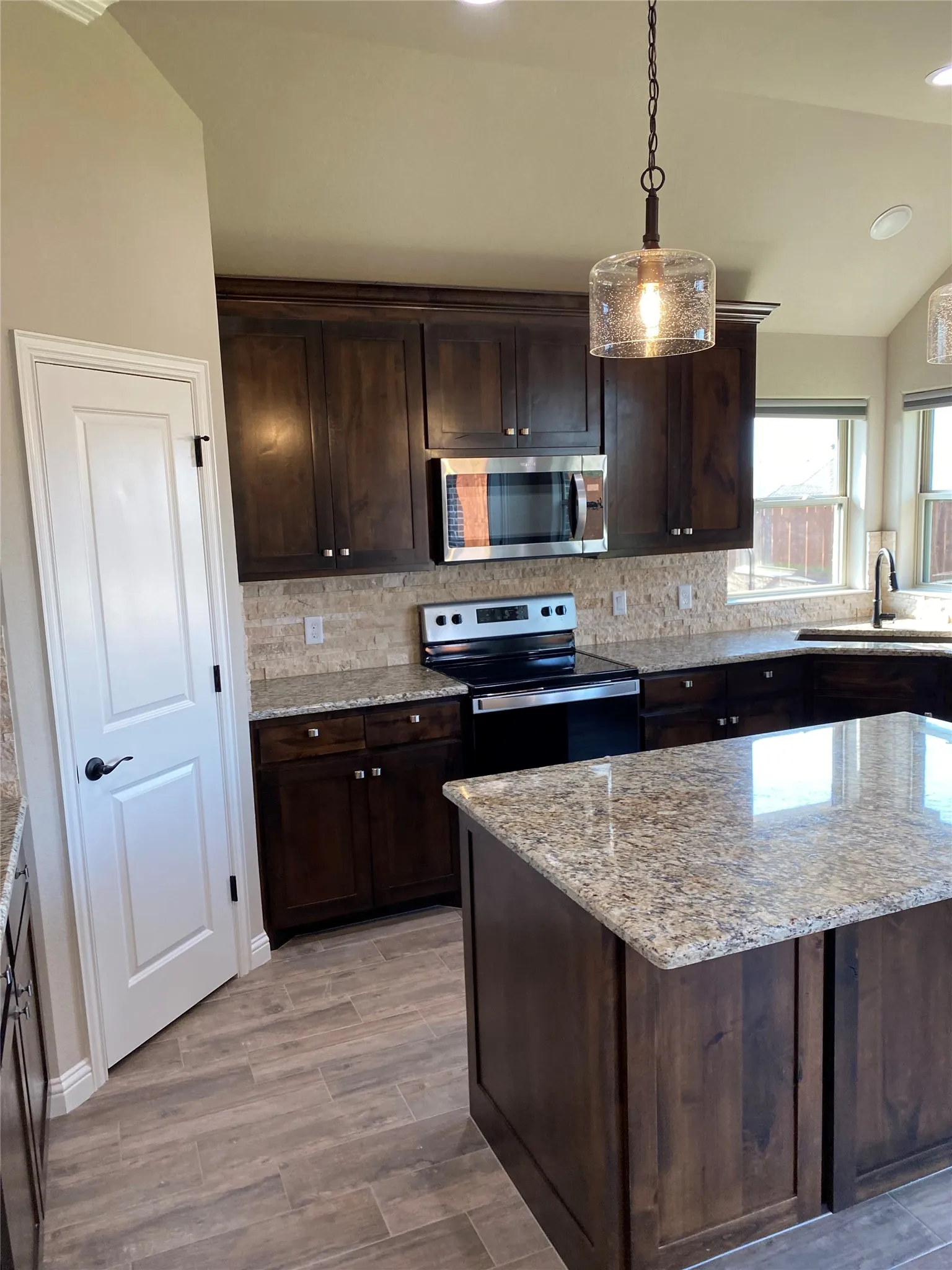 Single Family Residence For Rent in Hood County , 3005 Promenade Drive, Granbury, Texas 76049, 3 Bedroom, 2 Bathroom, 2 Garage spaces, 1,787 Sqft, built in 2022, mls#21406375, Real Estate Agent in Granbury, Homes For Rent in Hood county, Homes For Rent in Granbury, Realtor in Granbury Texas, Real Estate Brokerage Independent Realty Texas, Luminita Cordes Realtor