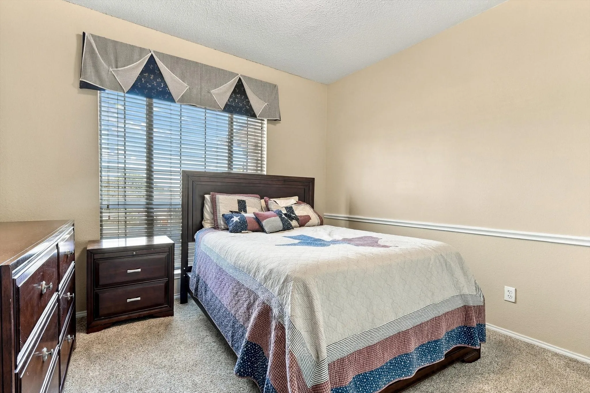 Wall-to-wall carpeting and neutral wall tones