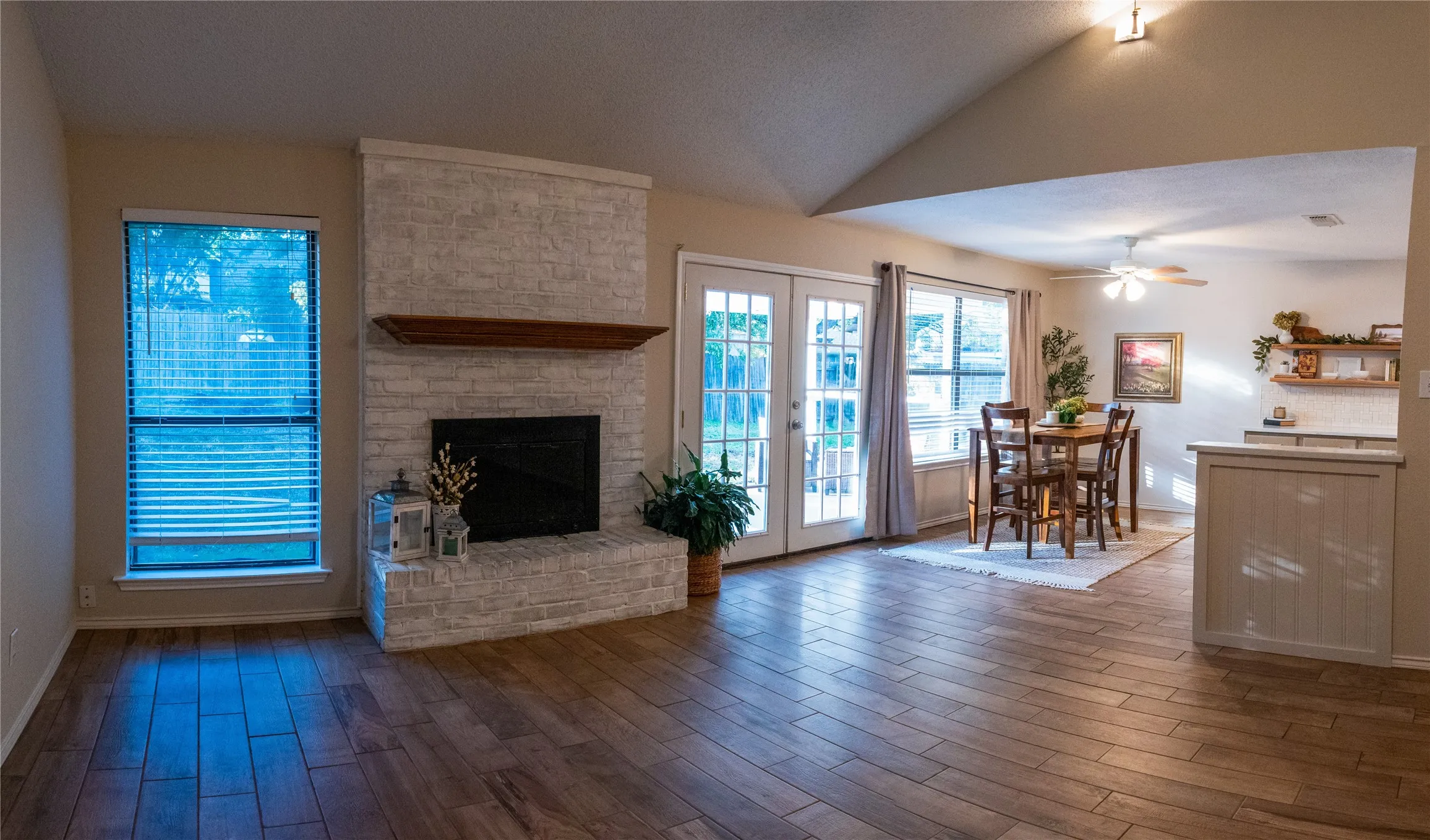 Single Family Residence For Sale in Tarrant County , 1110 W Cozby Court W, Benbrook, Texas 76126, 3 Bedroom, 2 Bathroom, 2 Garage spaces, 1,562 Sqft, built in 1986, mls#21406387, Real Estate Agent in Benbrook, Homes For Sale in Tarrant county, Homes For Sale in Benbrook, Realtor in Benbrook Texas, Real Estate Brokerage Independent Realty Texas, Luminita Cordes Realtor