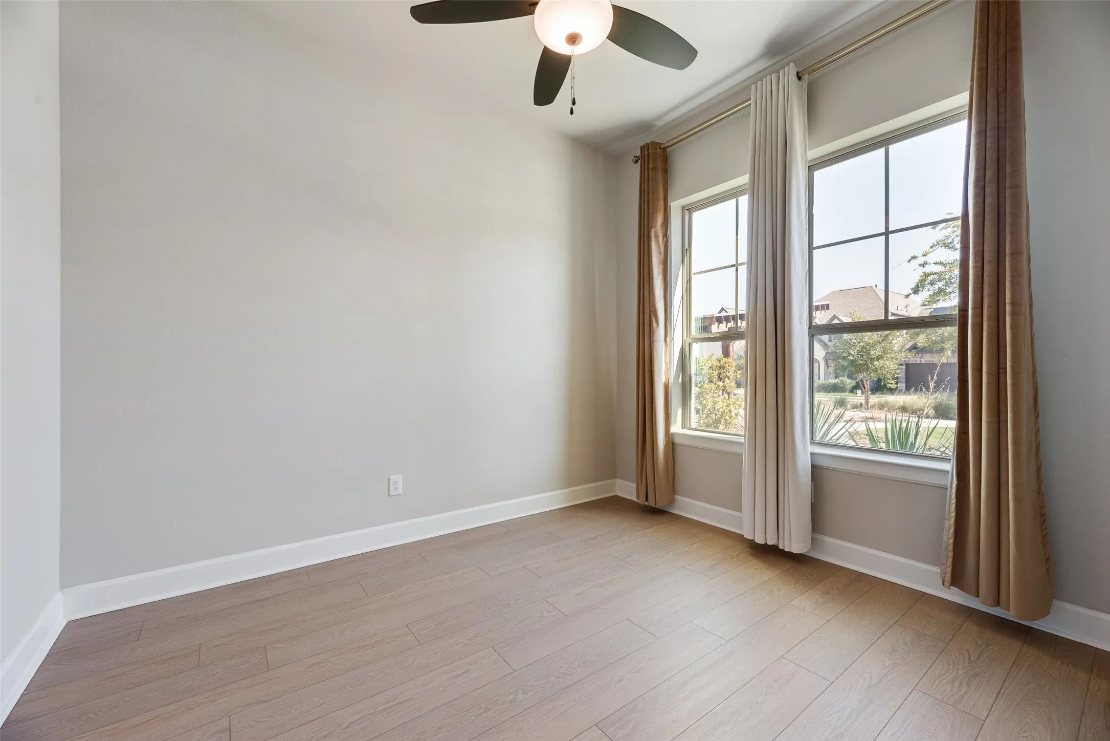 Single Family Residence For Rent in Tarrant County , 3342 Monarch Pass Drive, Arlington, Texas 76005, 4 Bedroom, 3 Bathroom, 2 Garage spaces, 2,334 Sqft, built in 2023, mls#21389481, Real Estate Agent in Arlington, Homes For Rent in Tarrant county, Homes For Rent in Arlington, Realtor in Arlington Texas, Real Estate Brokerage Independent Realty Texas, Luminita Cordes Realtor