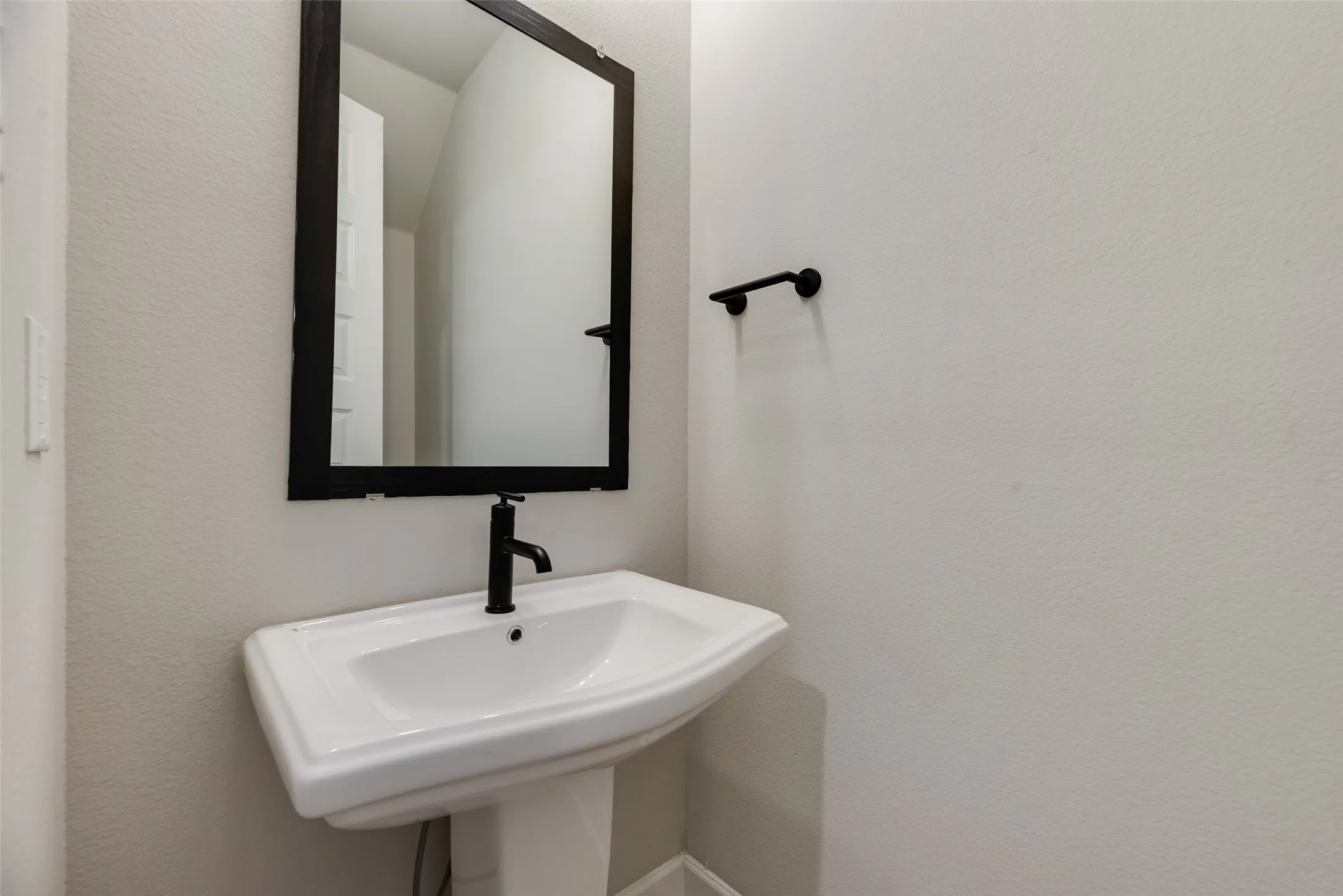 Single Family Residence For Rent in Tarrant County , 3342 Monarch Pass Drive, Arlington, Texas 76005, 4 Bedroom, 3 Bathroom, 2 Garage spaces, 2,334 Sqft, built in 2023, mls#21389481, Real Estate Agent in Arlington, Homes For Rent in Tarrant county, Homes For Rent in Arlington, Realtor in Arlington Texas, Real Estate Brokerage Independent Realty Texas, Luminita Cordes Realtor