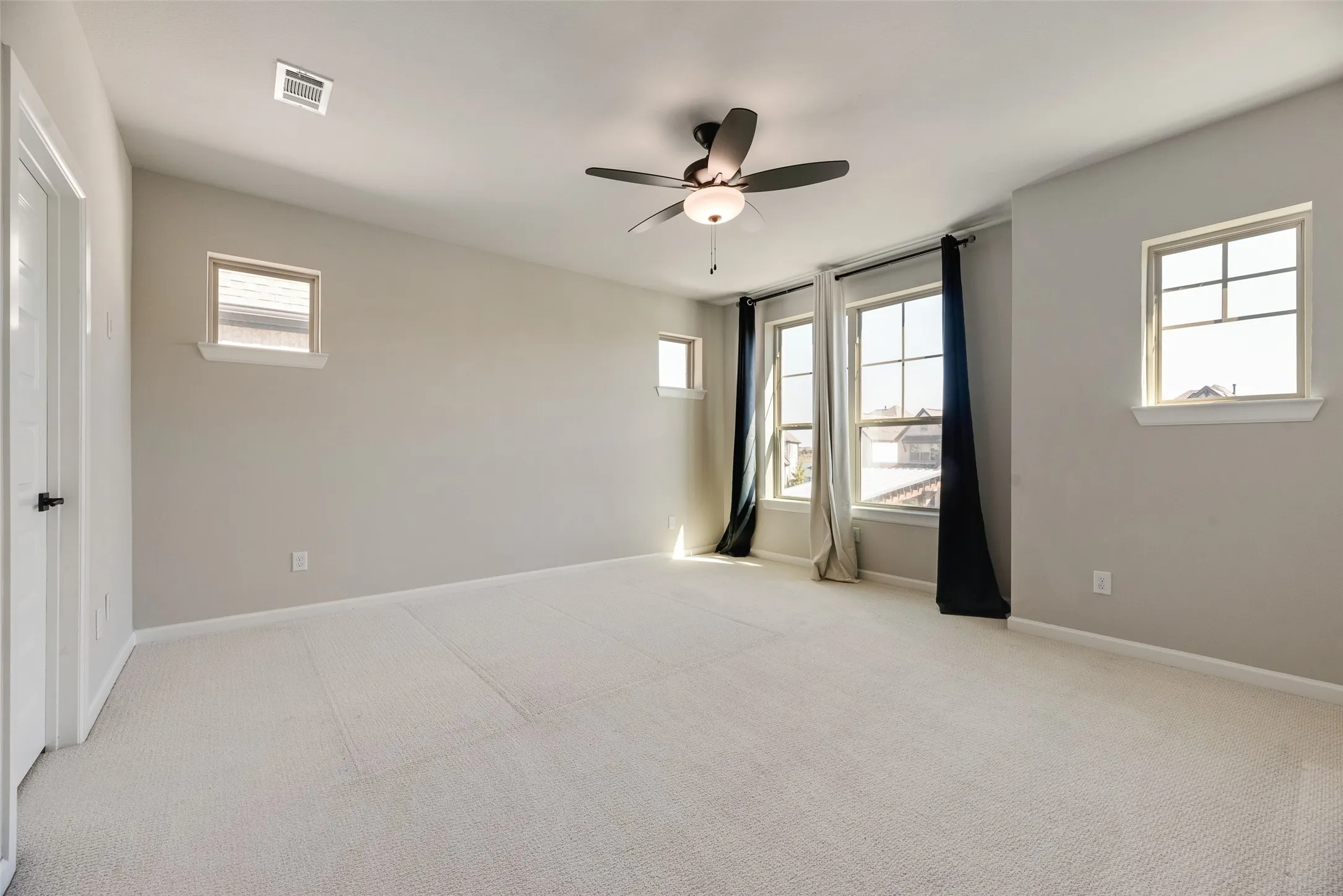 Single Family Residence For Rent in Tarrant County , 3342 Monarch Pass Drive, Arlington, Texas 76005, 4 Bedroom, 3 Bathroom, 2 Garage spaces, 2,334 Sqft, built in 2023, mls#21389481, Real Estate Agent in Arlington, Homes For Rent in Tarrant county, Homes For Rent in Arlington, Realtor in Arlington Texas, Real Estate Brokerage Independent Realty Texas, Luminita Cordes Realtor
