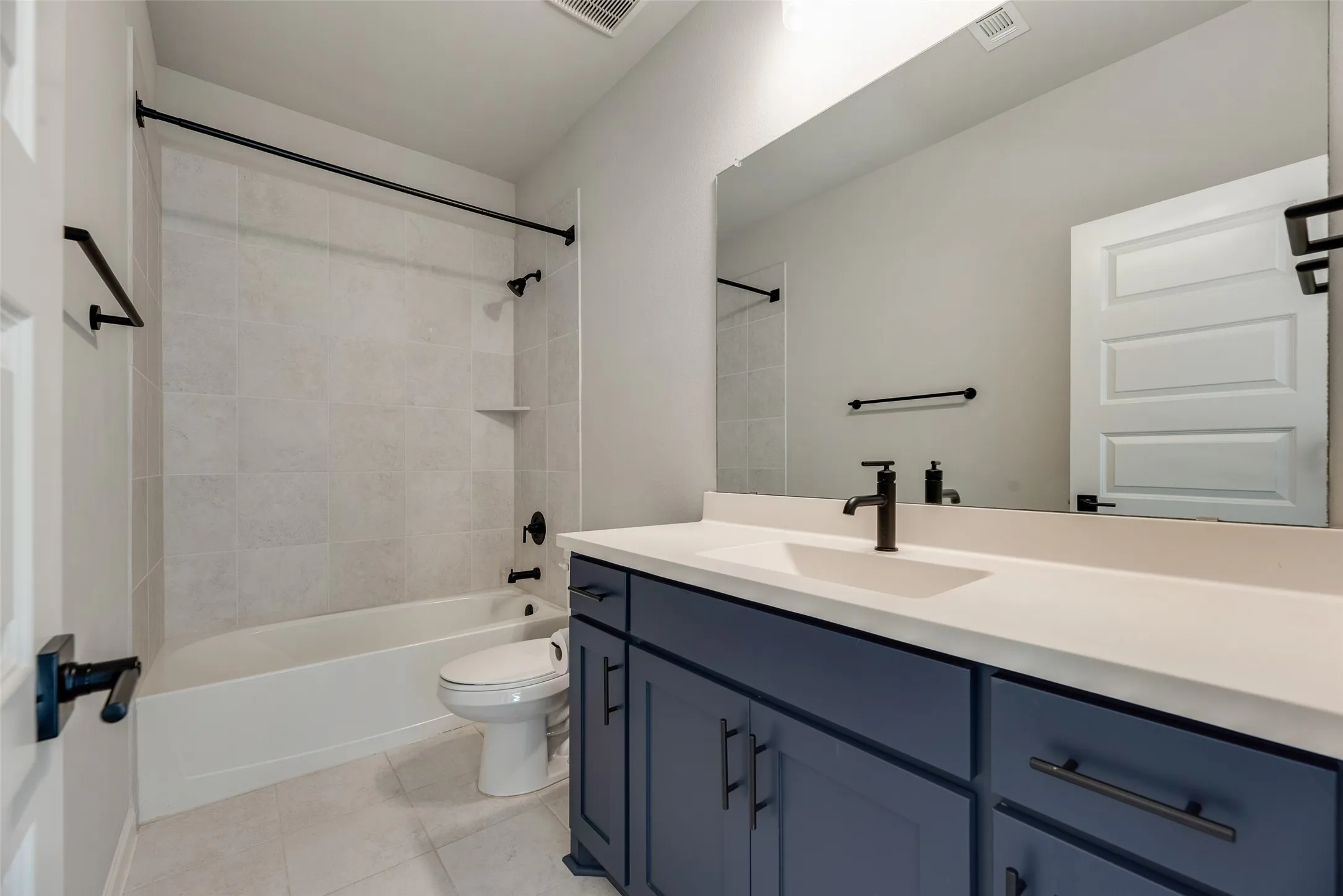 Single Family Residence For Rent in Tarrant County , 3342 Monarch Pass Drive, Arlington, Texas 76005, 4 Bedroom, 3 Bathroom, 2 Garage spaces, 2,334 Sqft, built in 2023, mls#21389481, Real Estate Agent in Arlington, Homes For Rent in Tarrant county, Homes For Rent in Arlington, Realtor in Arlington Texas, Real Estate Brokerage Independent Realty Texas, Luminita Cordes Realtor