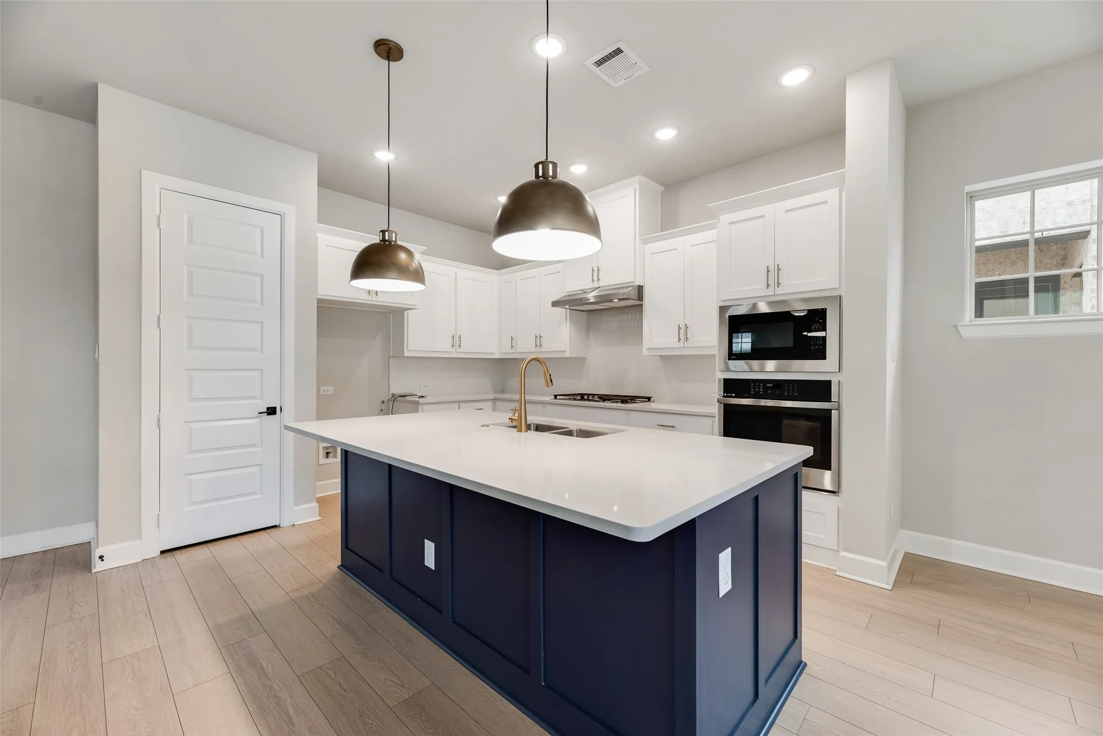 Single Family Residence For Rent in Tarrant County , 3342 Monarch Pass Drive, Arlington, Texas 76005, 4 Bedroom, 3 Bathroom, 2 Garage spaces, 2,334 Sqft, built in 2023, mls#21389481, Real Estate Agent in Arlington, Homes For Rent in Tarrant county, Homes For Rent in Arlington, Realtor in Arlington Texas, Real Estate Brokerage Independent Realty Texas, Luminita Cordes Realtor