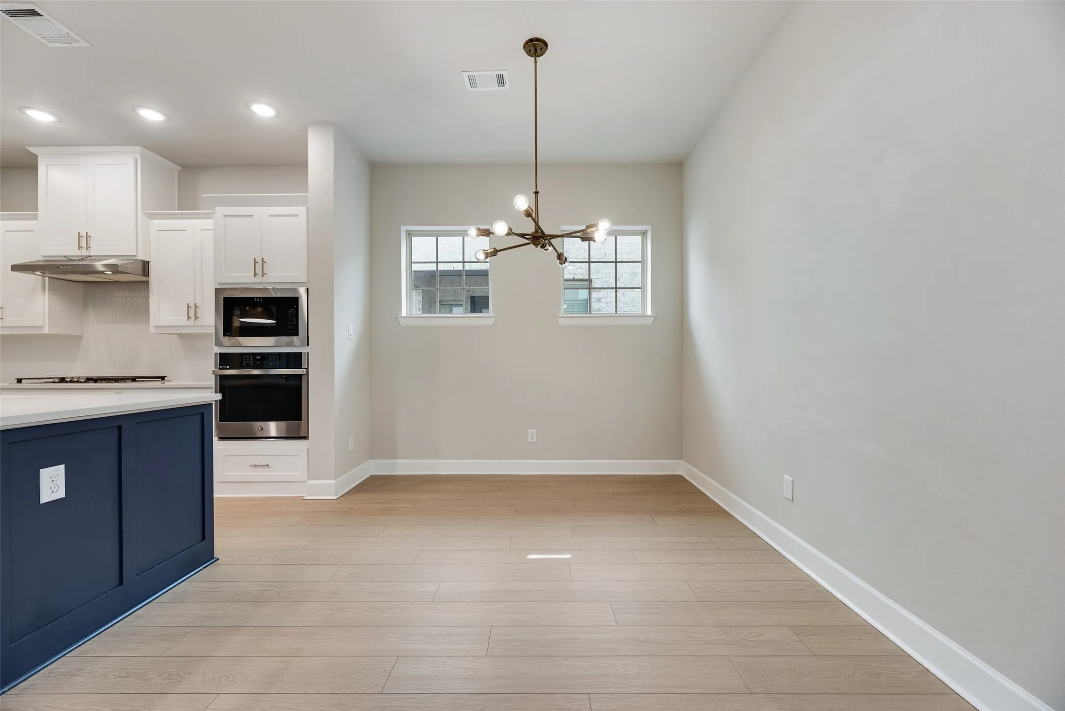 Single Family Residence For Rent in Tarrant County , 3342 Monarch Pass Drive, Arlington, Texas 76005, 4 Bedroom, 3 Bathroom, 2 Garage spaces, 2,334 Sqft, built in 2023, mls#21389481, Real Estate Agent in Arlington, Homes For Rent in Tarrant county, Homes For Rent in Arlington, Realtor in Arlington Texas, Real Estate Brokerage Independent Realty Texas, Luminita Cordes Realtor