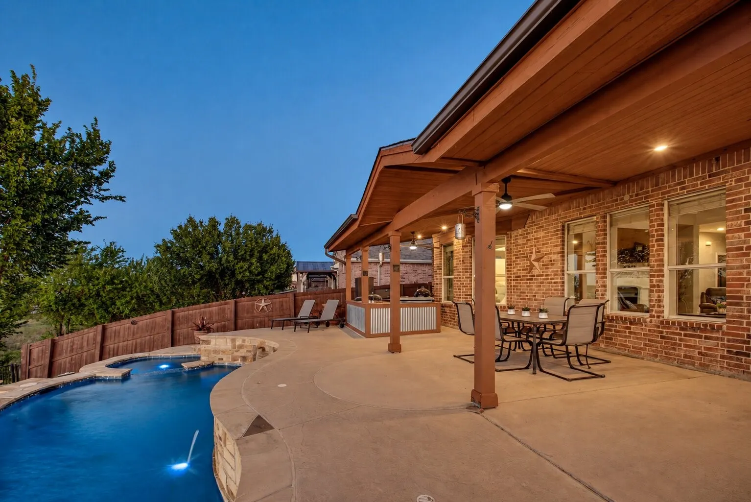 Single Family Residence For Sale in Denton County , 2828 Appaloosa Court, Little Elm, Texas 75068, 4 Bedroom, 3 Bathroom, 2 Garage spaces, 3,030 Sqft, built in 2007, mls#21395564, Real Estate Agent in Little Elm, Homes For Sale in Denton county, Homes For Sale in Little Elm, Realtor in Little Elm Texas, Real Estate Brokerage Independent Realty Texas, Luminita Cordes Realtor
