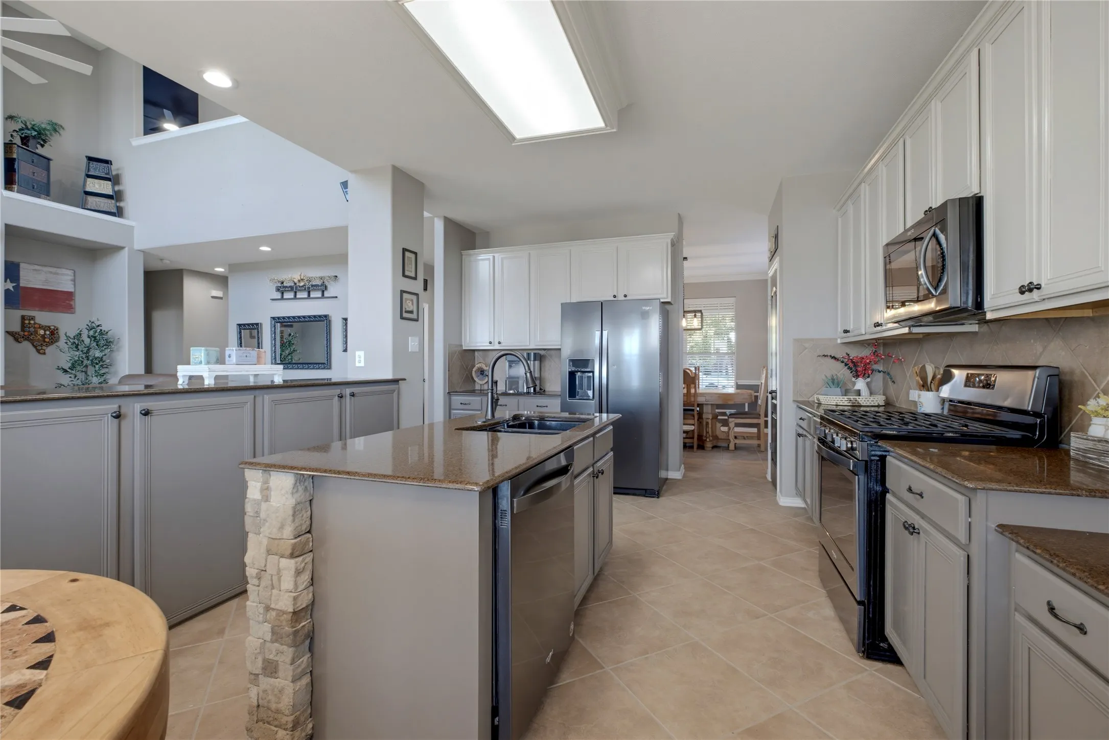 Single Family Residence For Sale in Denton County , 2828 Appaloosa Court, Little Elm, Texas 75068, 4 Bedroom, 3 Bathroom, 2 Garage spaces, 3,030 Sqft, built in 2007, mls#21395564, Real Estate Agent in Little Elm, Homes For Sale in Denton county, Homes For Sale in Little Elm, Realtor in Little Elm Texas, Real Estate Brokerage Independent Realty Texas, Luminita Cordes Realtor