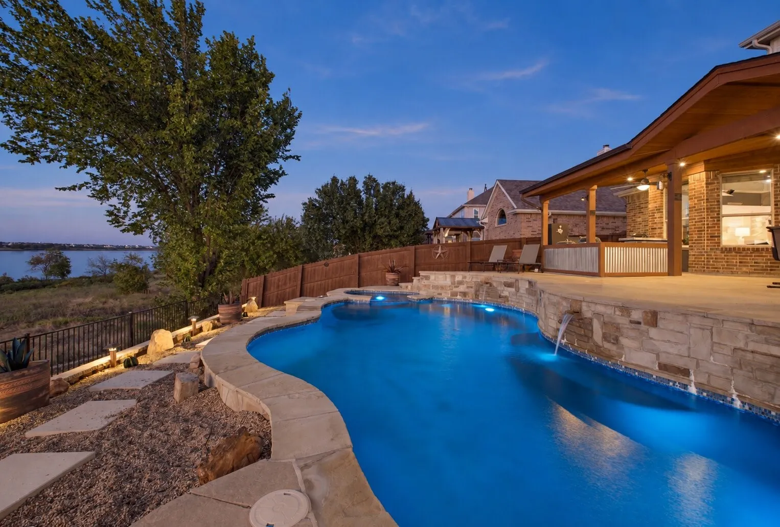 Single Family Residence For Sale in Denton County , 2828 Appaloosa Court, Little Elm, Texas 75068, 4 Bedroom, 3 Bathroom, 2 Garage spaces, 3,030 Sqft, built in 2007, mls#21395564, Real Estate Agent in Little Elm, Homes For Sale in Denton county, Homes For Sale in Little Elm, Realtor in Little Elm Texas, Real Estate Brokerage Independent Realty Texas, Luminita Cordes Realtor