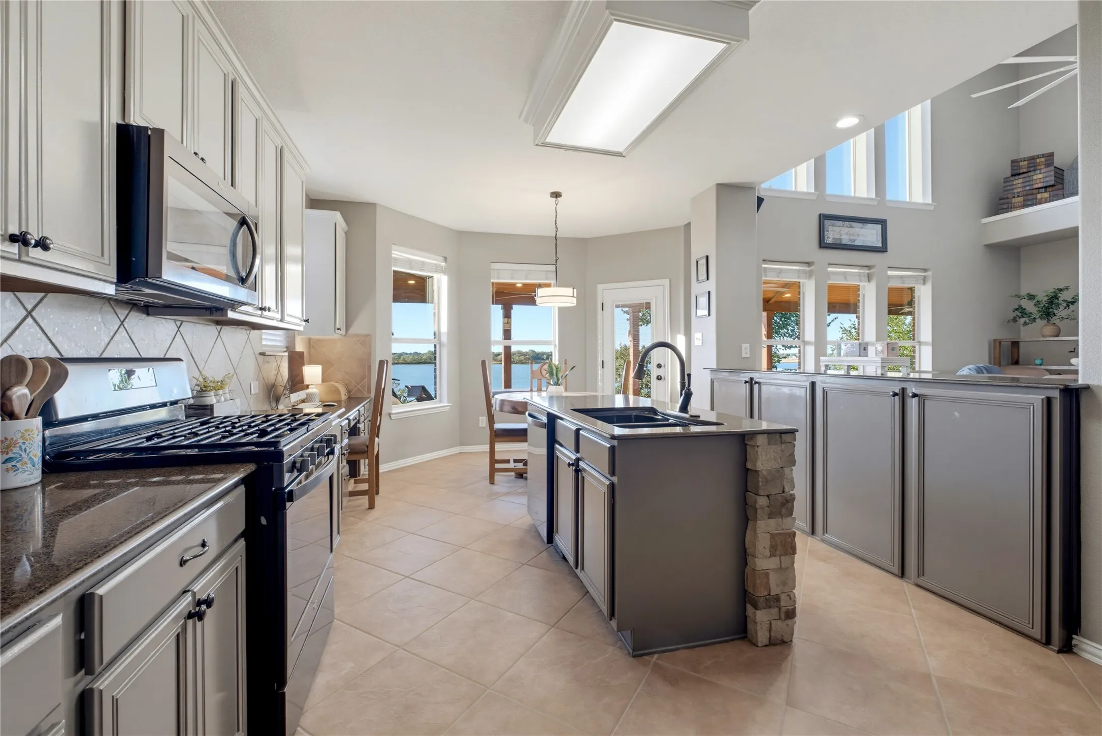 Single Family Residence For Sale in Denton County , 2828 Appaloosa Court, Little Elm, Texas 75068, 4 Bedroom, 3 Bathroom, 2 Garage spaces, 3,030 Sqft, built in 2007, mls#21395564, Real Estate Agent in Little Elm, Homes For Sale in Denton county, Homes For Sale in Little Elm, Realtor in Little Elm Texas, Real Estate Brokerage Independent Realty Texas, Luminita Cordes Realtor