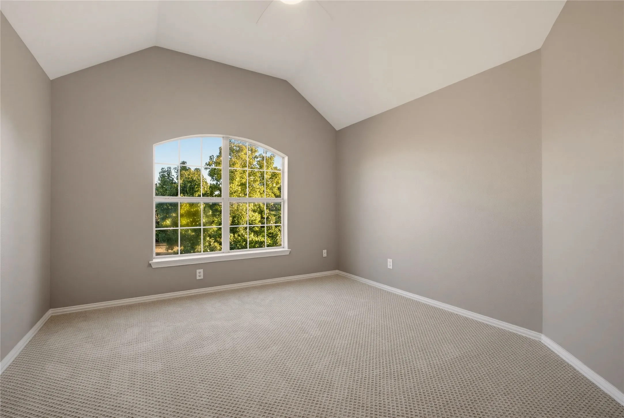 Single Family Residence For Sale in Denton County , 2828 Appaloosa Court, Little Elm, Texas 75068, 4 Bedroom, 3 Bathroom, 2 Garage spaces, 3,030 Sqft, built in 2007, mls#21395564, Real Estate Agent in Little Elm, Homes For Sale in Denton county, Homes For Sale in Little Elm, Realtor in Little Elm Texas, Real Estate Brokerage Independent Realty Texas, Luminita Cordes Realtor