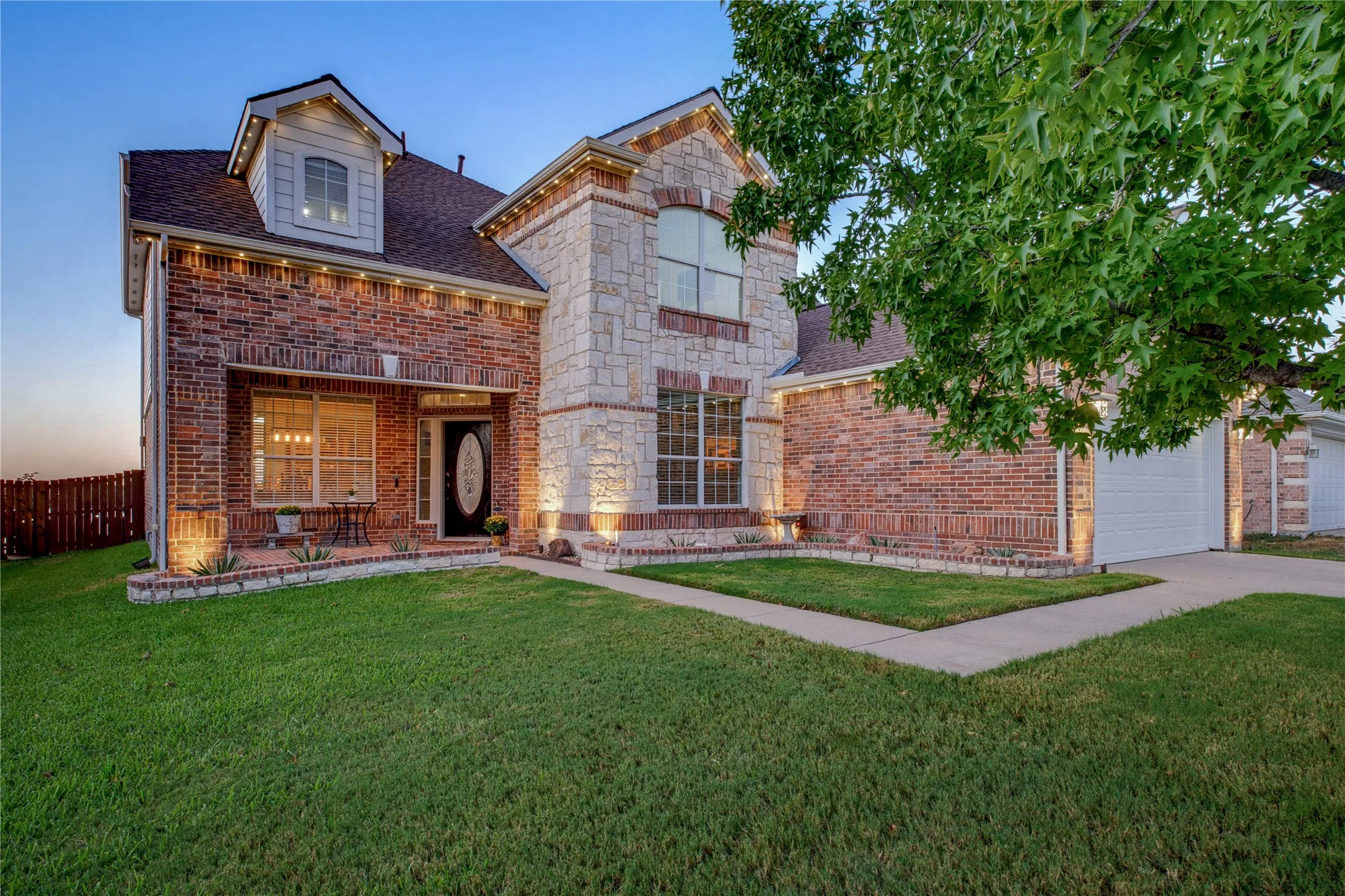 Single Family Residence For Sale in Denton County , 2828 Appaloosa Court, Little Elm, Texas 75068, 4 Bedroom, 3 Bathroom, 2 Garage spaces, 3,030 Sqft, built in 2007, mls#21395564, Real Estate Agent in Little Elm, Homes For Sale in Denton county, Homes For Sale in Little Elm, Realtor in Little Elm Texas, Real Estate Brokerage Independent Realty Texas, Luminita Cordes Realtor