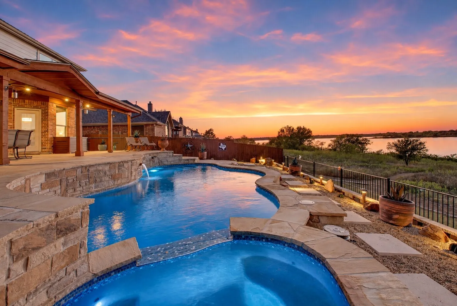 Single Family Residence For Sale in Denton County , 2828 Appaloosa Court, Little Elm, Texas 75068, 4 Bedroom, 3 Bathroom, 2 Garage spaces, 3,030 Sqft, built in 2007, mls#21395564, Real Estate Agent in Little Elm, Homes For Sale in Denton county, Homes For Sale in Little Elm, Realtor in Little Elm Texas, Real Estate Brokerage Independent Realty Texas, Luminita Cordes Realtor