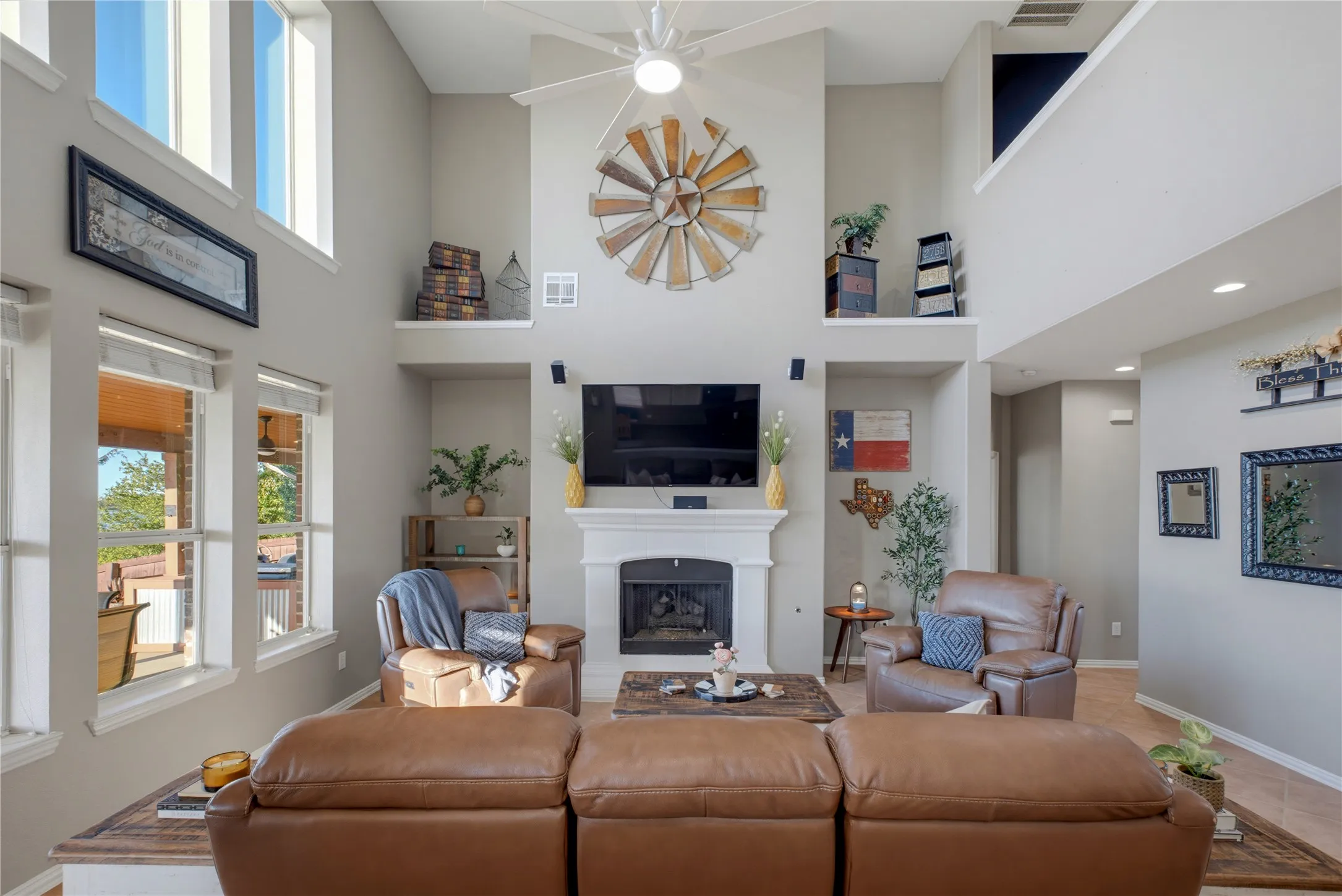 Single Family Residence For Sale in Denton County , 2828 Appaloosa Court, Little Elm, Texas 75068, 4 Bedroom, 3 Bathroom, 2 Garage spaces, 3,030 Sqft, built in 2007, mls#21395564, Real Estate Agent in Little Elm, Homes For Sale in Denton county, Homes For Sale in Little Elm, Realtor in Little Elm Texas, Real Estate Brokerage Independent Realty Texas, Luminita Cordes Realtor