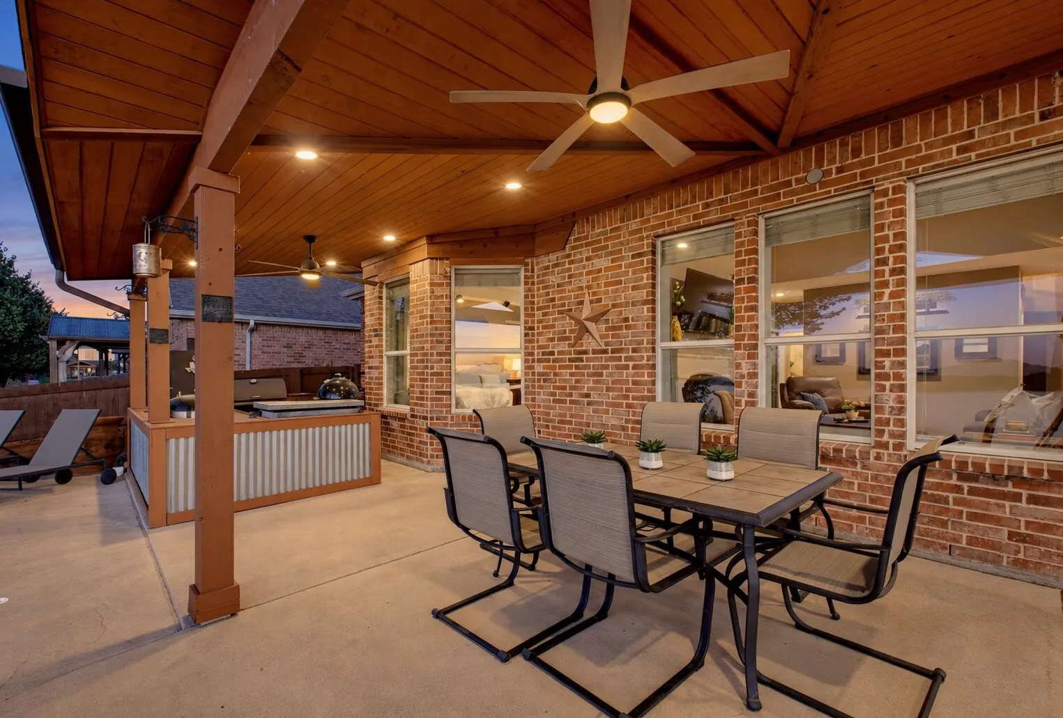 Single Family Residence For Sale in Denton County , 2828 Appaloosa Court, Little Elm, Texas 75068, 4 Bedroom, 3 Bathroom, 2 Garage spaces, 3,030 Sqft, built in 2007, mls#21395564, Real Estate Agent in Little Elm, Homes For Sale in Denton county, Homes For Sale in Little Elm, Realtor in Little Elm Texas, Real Estate Brokerage Independent Realty Texas, Luminita Cordes Realtor