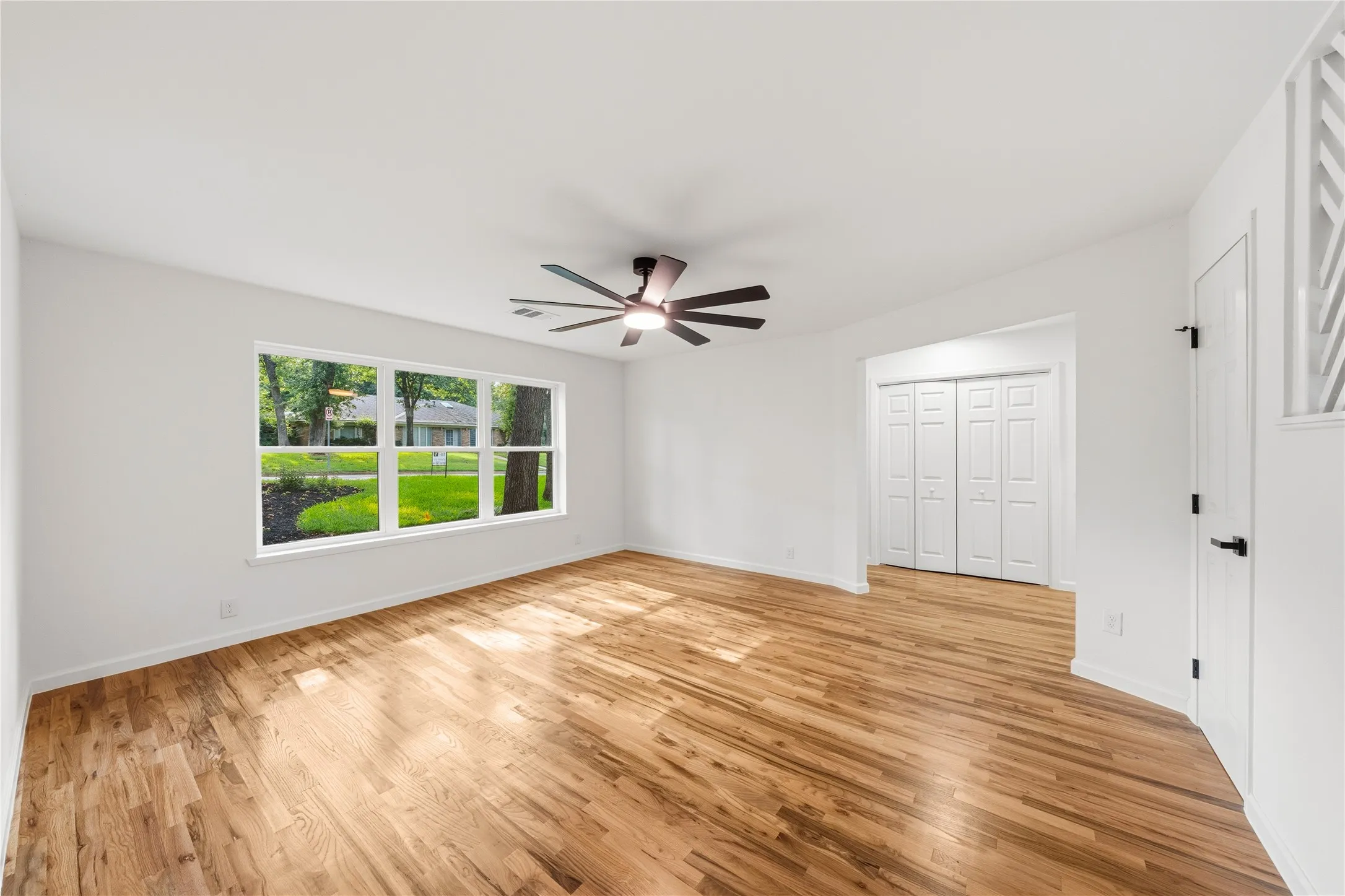 Single Family Residence For Sale in Tarrant County , 3905 Shady Valley Drive, Arlington, Texas 76013, 4 Bedroom, 4 Bathroom, Garage spaces, 3,806 Sqft, built in 1965, mls#21406325, Real Estate Agent in Arlington, Homes For Sale in Tarrant county, Homes For Sale in Arlington, Realtor in Arlington Texas, Real Estate Brokerage Independent Realty Texas, Luminita Cordes Realtor