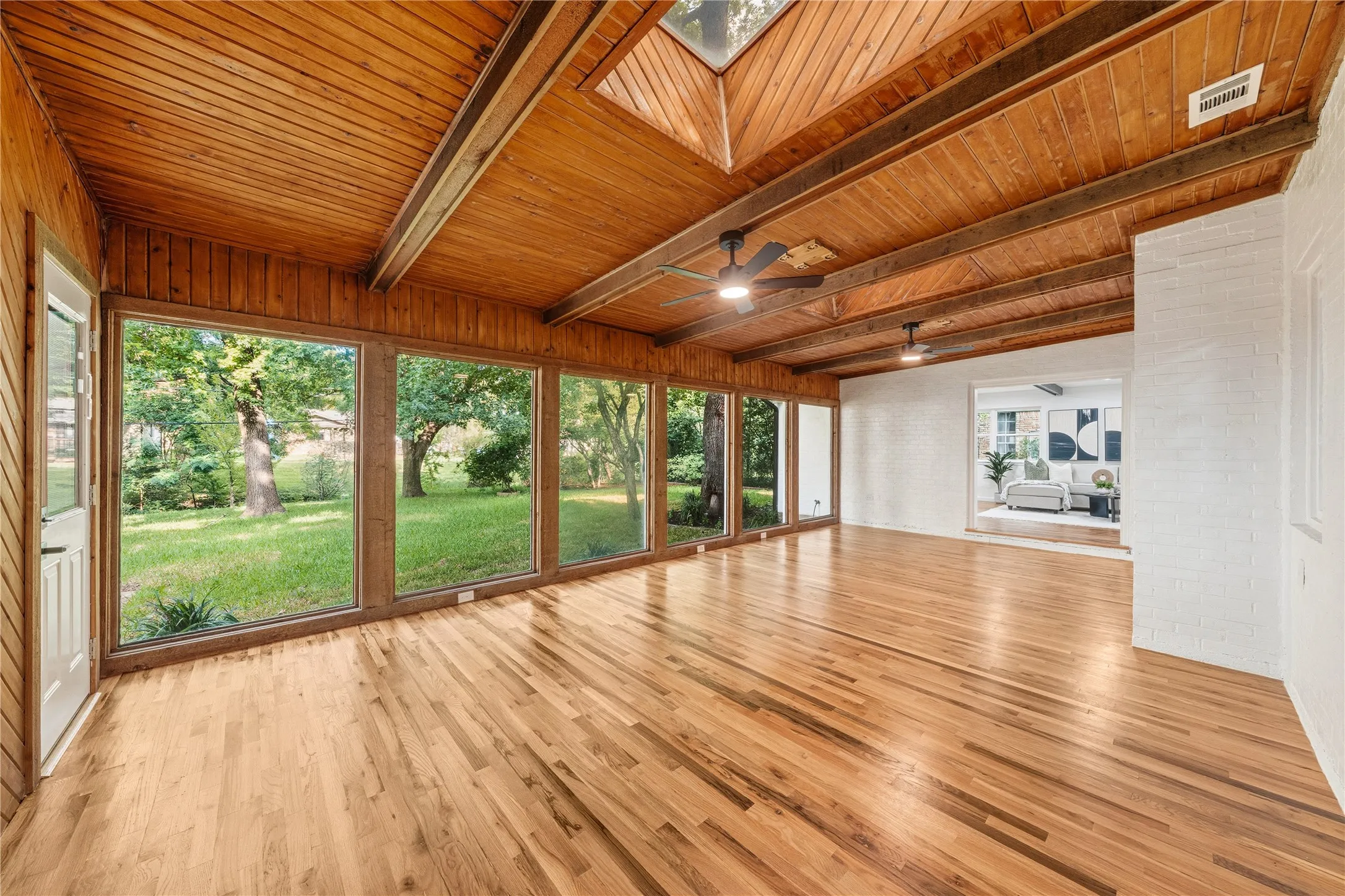 Single Family Residence For Sale in Tarrant County , 3905 Shady Valley Drive, Arlington, Texas 76013, 4 Bedroom, 4 Bathroom, Garage spaces, 3,806 Sqft, built in 1965, mls#21406325, Real Estate Agent in Arlington, Homes For Sale in Tarrant county, Homes For Sale in Arlington, Realtor in Arlington Texas, Real Estate Brokerage Independent Realty Texas, Luminita Cordes Realtor