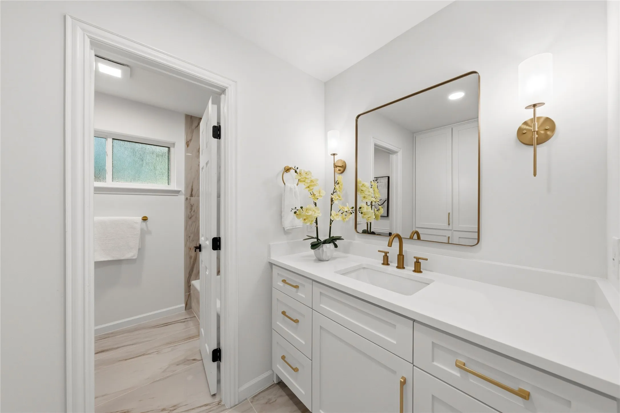 Single Family Residence For Sale in Tarrant County , 3905 Shady Valley Drive, Arlington, Texas 76013, 4 Bedroom, 4 Bathroom, Garage spaces, 3,806 Sqft, built in 1965, mls#21406325, Real Estate Agent in Arlington, Homes For Sale in Tarrant county, Homes For Sale in Arlington, Realtor in Arlington Texas, Real Estate Brokerage Independent Realty Texas, Luminita Cordes Realtor
