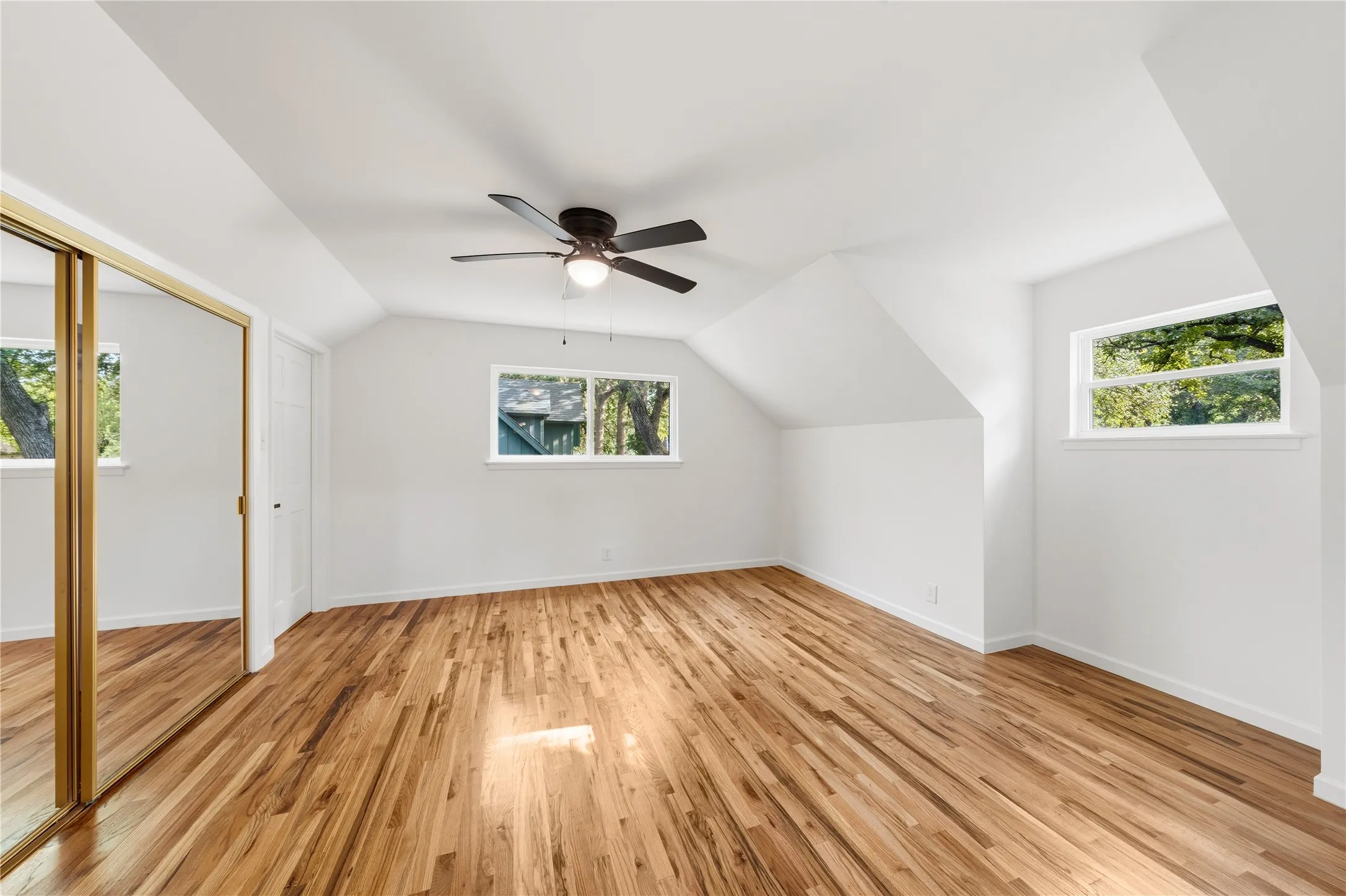 Single Family Residence For Sale in Tarrant County , 3905 Shady Valley Drive, Arlington, Texas 76013, 4 Bedroom, 4 Bathroom, Garage spaces, 3,806 Sqft, built in 1965, mls#21406325, Real Estate Agent in Arlington, Homes For Sale in Tarrant county, Homes For Sale in Arlington, Realtor in Arlington Texas, Real Estate Brokerage Independent Realty Texas, Luminita Cordes Realtor