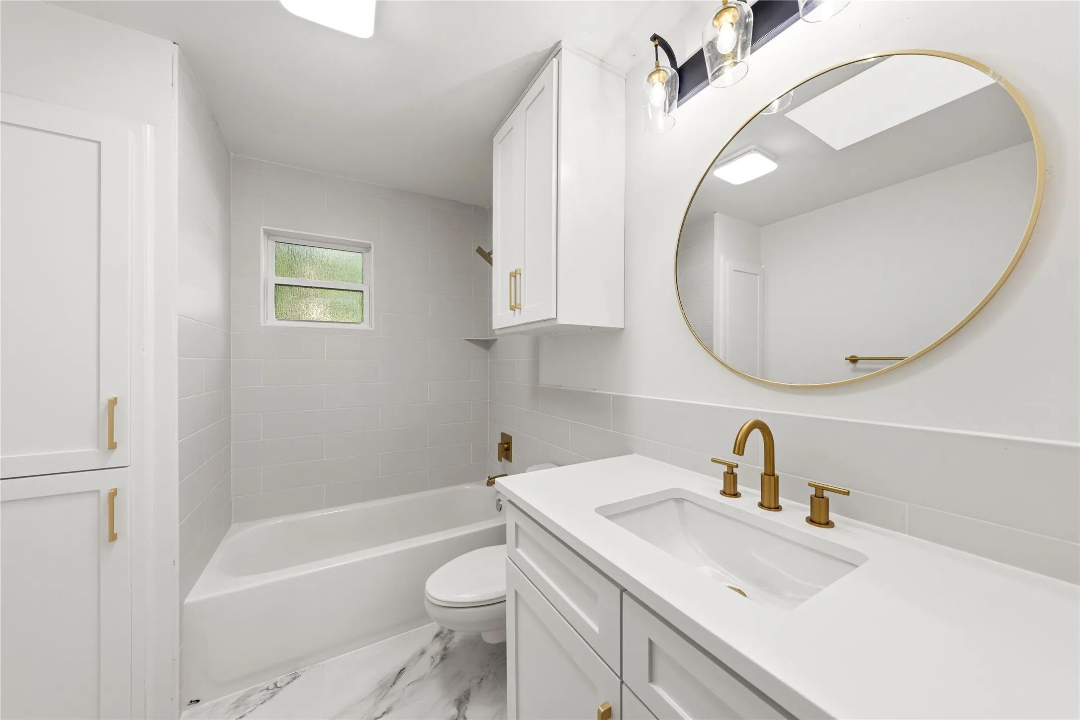 Single Family Residence For Sale in Tarrant County , 3905 Shady Valley Drive, Arlington, Texas 76013, 4 Bedroom, 4 Bathroom, Garage spaces, 3,806 Sqft, built in 1965, mls#21406325, Real Estate Agent in Arlington, Homes For Sale in Tarrant county, Homes For Sale in Arlington, Realtor in Arlington Texas, Real Estate Brokerage Independent Realty Texas, Luminita Cordes Realtor