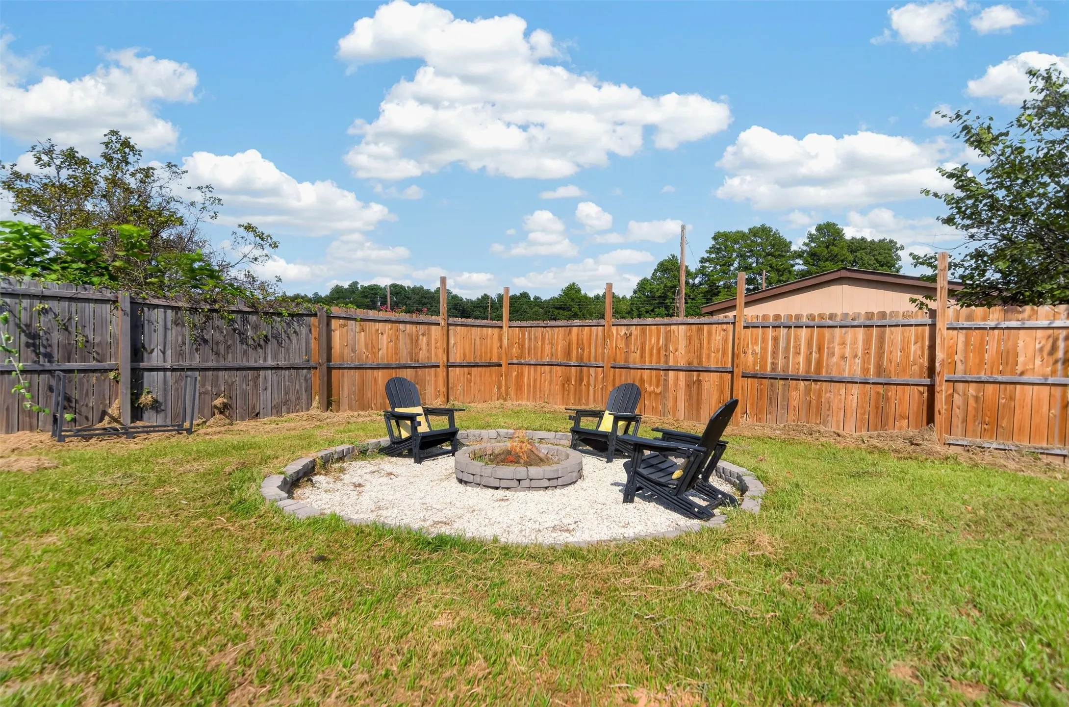 Single Family Residence For Sale in Cherokee County , 1054 Caroline, Bullard, Texas 75757, 3 Bedroom, 1 Bathroom, Garage spaces, 1,125 Sqft, built in 2009, mls#21406400, Real Estate Agent in Bullard, Homes For Sale in Cherokee county, Homes For Sale in Bullard, Realtor in Bullard Texas, Real Estate Brokerage Independent Realty Texas, Luminita Cordes Realtor
