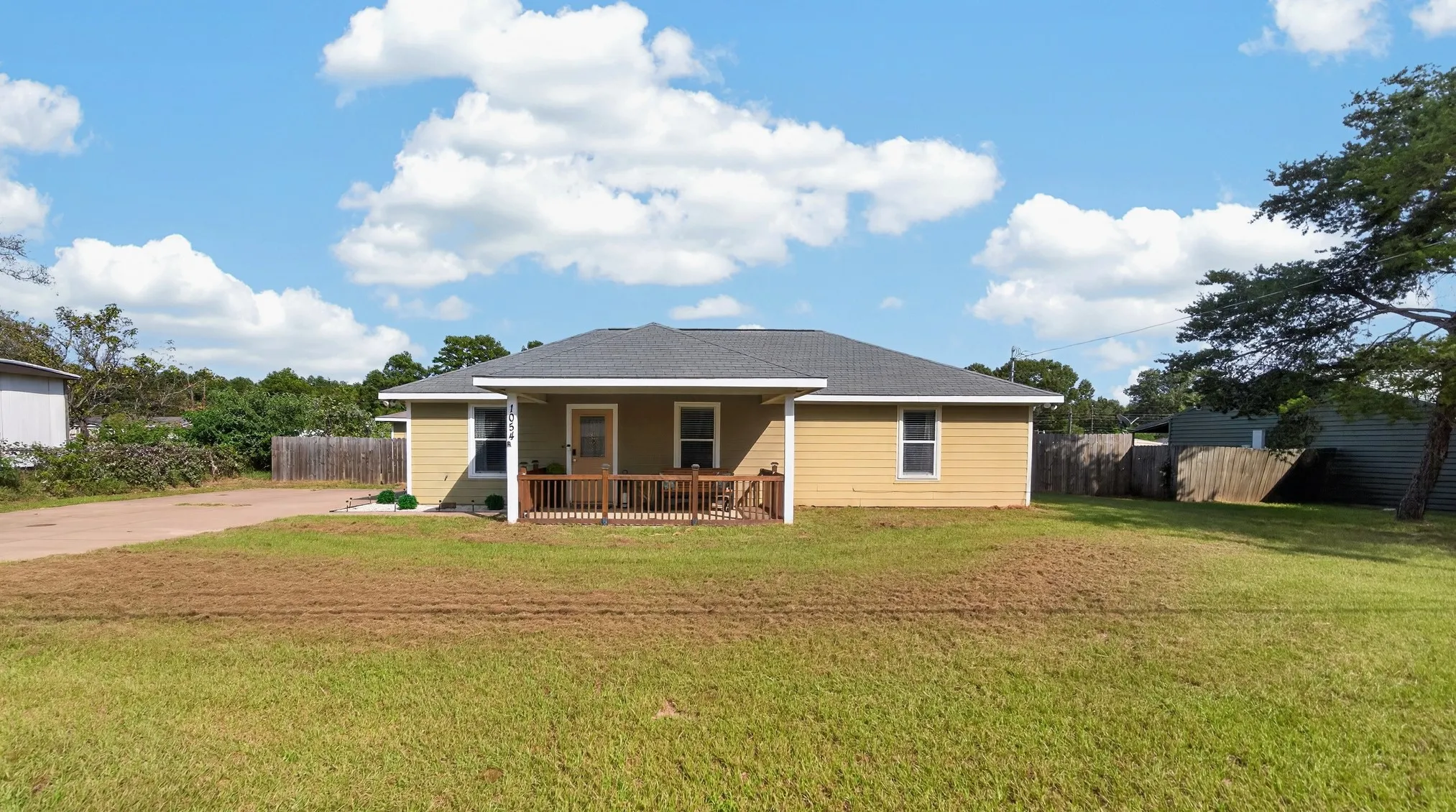 Single Family Residence For Sale in Cherokee County , 1054 Caroline, Bullard, Texas 75757, 3 Bedroom, 1 Bathroom, Garage spaces, 1,125 Sqft, built in 2009, mls#21406400, Real Estate Agent in Bullard, Homes For Sale in Cherokee county, Homes For Sale in Bullard, Realtor in Bullard Texas, Real Estate Brokerage Independent Realty Texas, Luminita Cordes Realtor