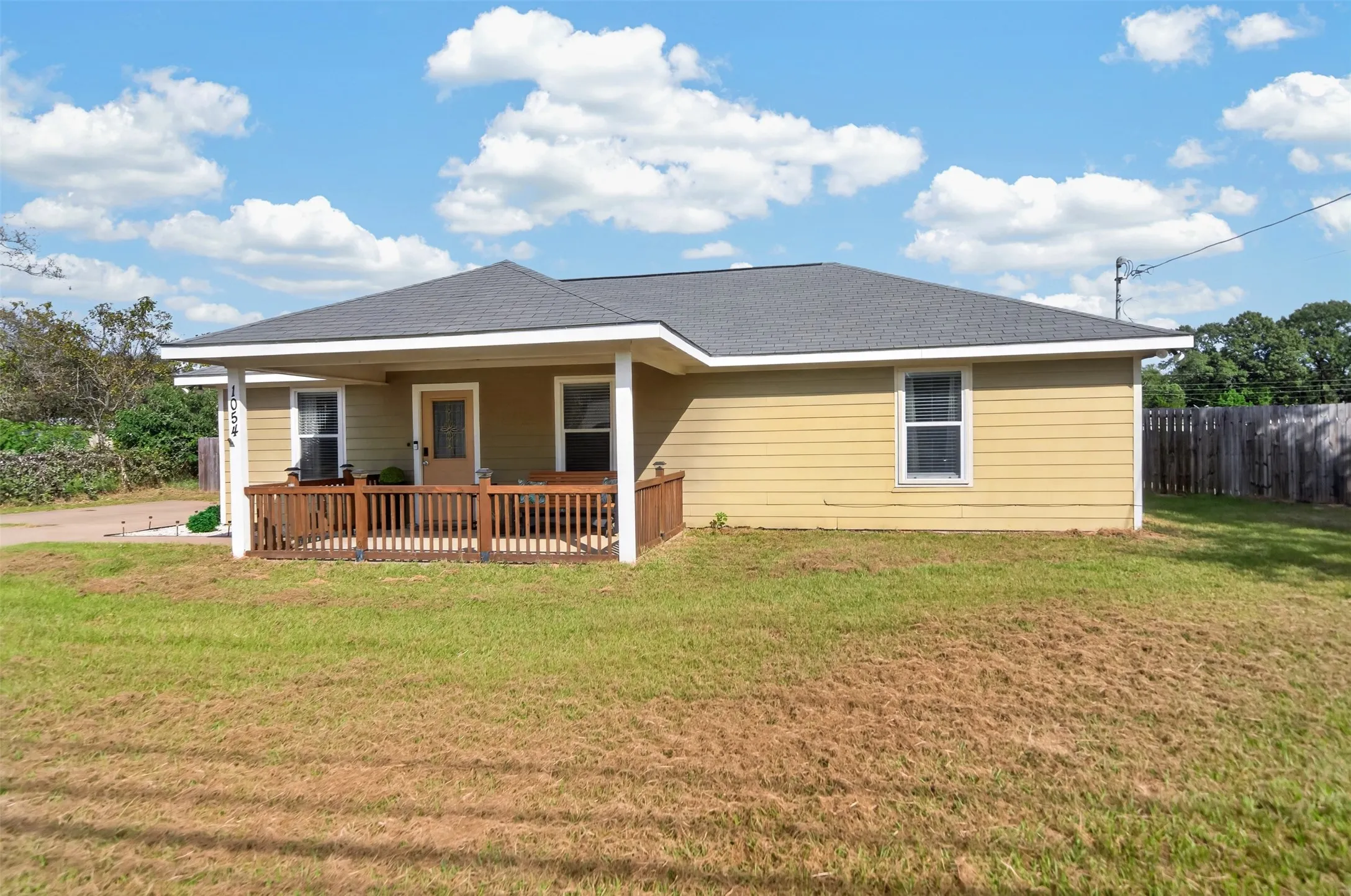Single Family Residence For Sale in Cherokee County , 1054 Caroline, Bullard, Texas 75757, 3 Bedroom, 1 Bathroom, Garage spaces, 1,125 Sqft, built in 2009, mls#21406400, Real Estate Agent in Bullard, Homes For Sale in Cherokee county, Homes For Sale in Bullard, Realtor in Bullard Texas, Real Estate Brokerage Independent Realty Texas, Luminita Cordes Realtor