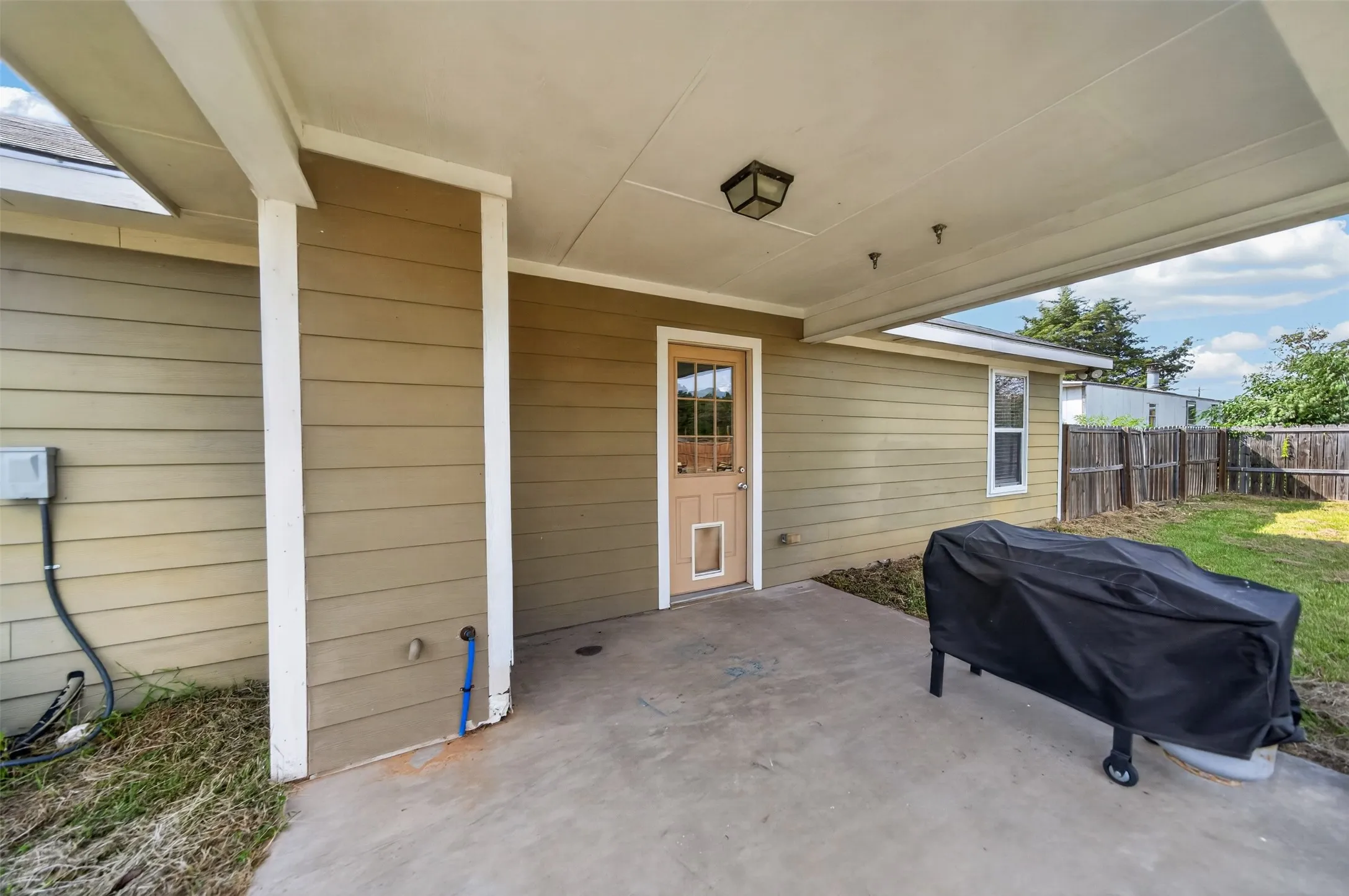Single Family Residence For Sale in Cherokee County , 1054 Caroline, Bullard, Texas 75757, 3 Bedroom, 1 Bathroom, Garage spaces, 1,125 Sqft, built in 2009, mls#21406400, Real Estate Agent in Bullard, Homes For Sale in Cherokee county, Homes For Sale in Bullard, Realtor in Bullard Texas, Real Estate Brokerage Independent Realty Texas, Luminita Cordes Realtor