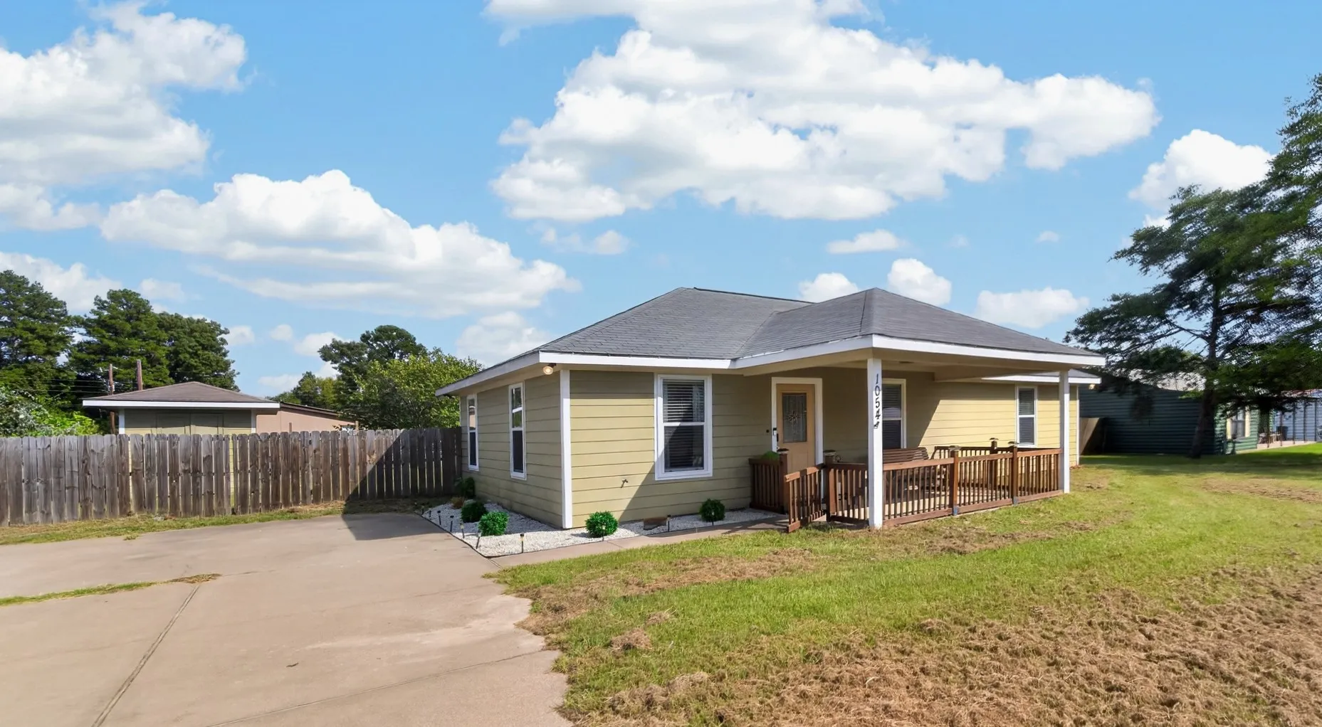 Single Family Residence For Sale in Cherokee County , 1054 Caroline, Bullard, Texas 75757, 3 Bedroom, 1 Bathroom, Garage spaces, 1,125 Sqft, built in 2009, mls#21406400, Real Estate Agent in Bullard, Homes For Sale in Cherokee county, Homes For Sale in Bullard, Realtor in Bullard Texas, Real Estate Brokerage Independent Realty Texas, Luminita Cordes Realtor