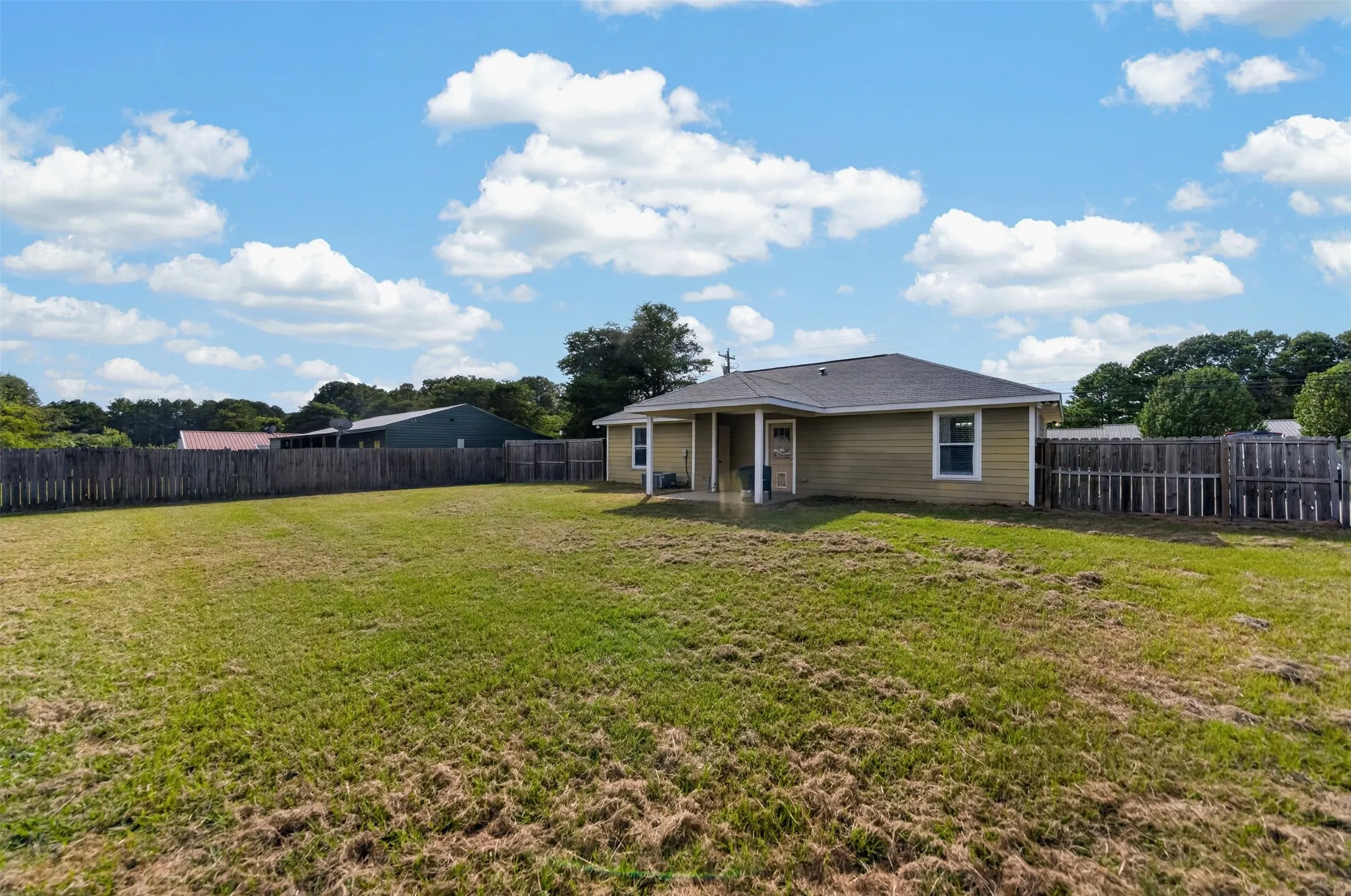 Single Family Residence For Sale in Cherokee County , 1054 Caroline, Bullard, Texas 75757, 3 Bedroom, 1 Bathroom, Garage spaces, 1,125 Sqft, built in 2009, mls#21406400, Real Estate Agent in Bullard, Homes For Sale in Cherokee county, Homes For Sale in Bullard, Realtor in Bullard Texas, Real Estate Brokerage Independent Realty Texas, Luminita Cordes Realtor