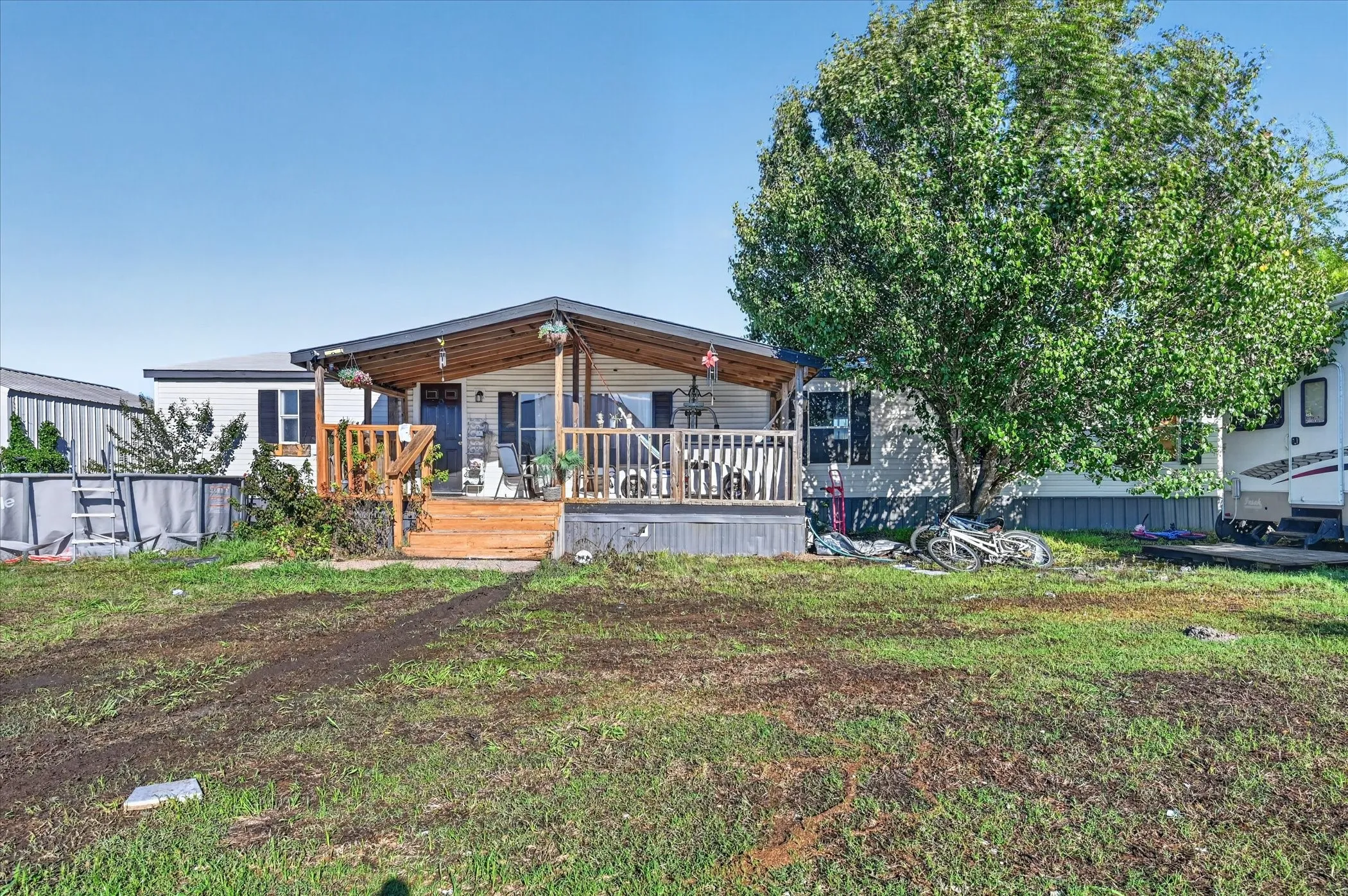 Mobile Home For Sale in Rockwall County , 346 E Highline Drive, Royse City, Texas 75189, 4 Bedroom, 2 Bathroom, Garage spaces, 1,792 Sqft, built in 1999, mls#21406118, Real Estate Agent in Royse City, Homes For Sale in Rockwall county, Homes For Sale in Royse City, Realtor in Royse City Texas, Real Estate Brokerage Independent Realty Texas, Luminita Cordes Realtor
