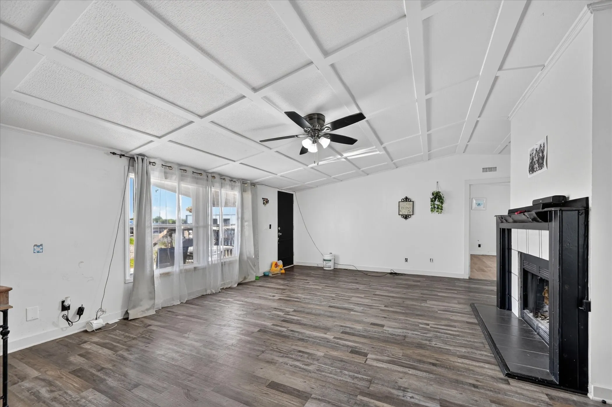 Mobile Home For Sale in Rockwall County , 346 E Highline Drive, Royse City, Texas 75189, 4 Bedroom, 2 Bathroom, Garage spaces, 1,792 Sqft, built in 1999, mls#21406118, Real Estate Agent in Royse City, Homes For Sale in Rockwall county, Homes For Sale in Royse City, Realtor in Royse City Texas, Real Estate Brokerage Independent Realty Texas, Luminita Cordes Realtor