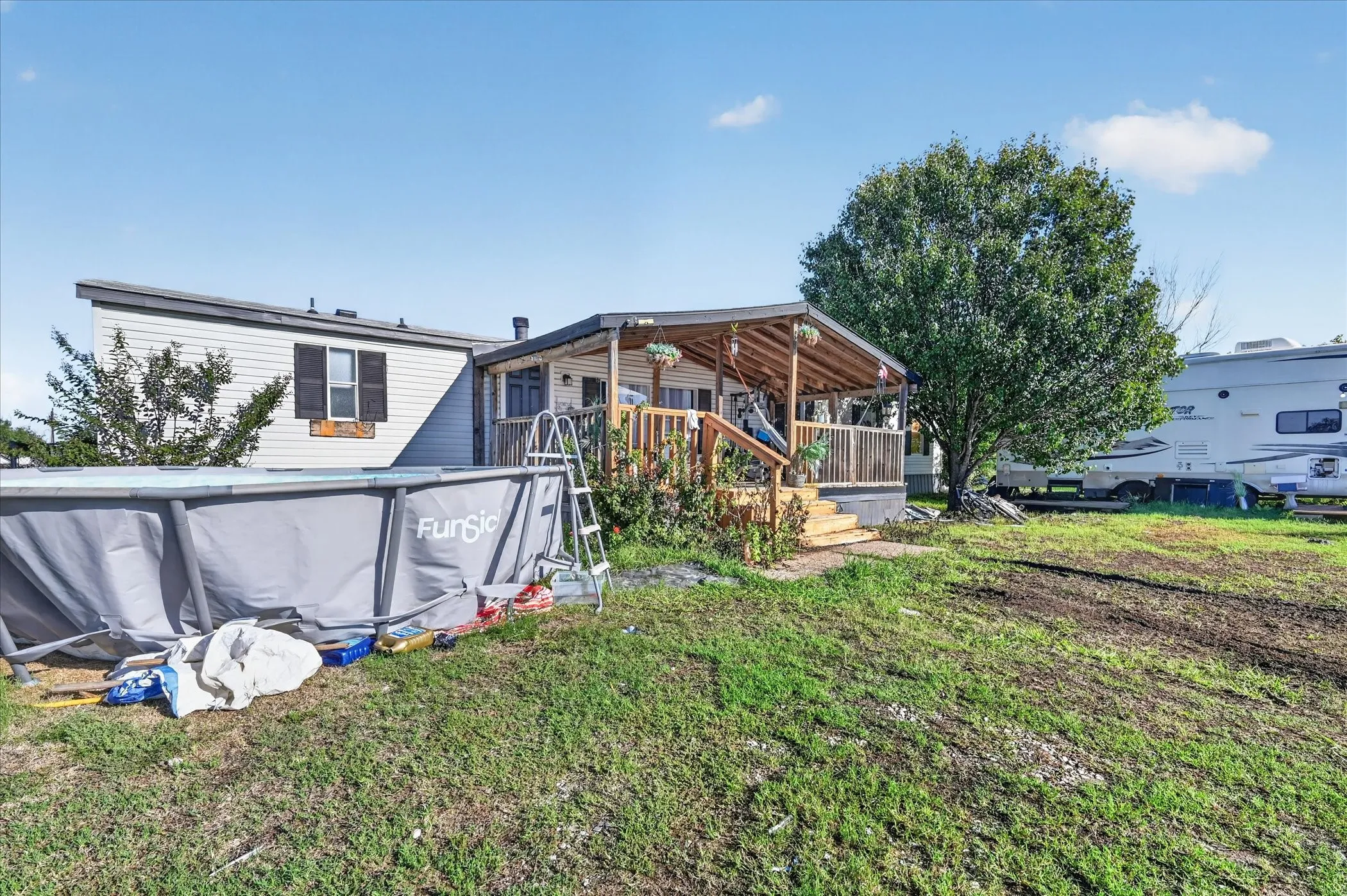 Mobile Home For Sale in Rockwall County , 346 E Highline Drive, Royse City, Texas 75189, 4 Bedroom, 2 Bathroom, Garage spaces, 1,792 Sqft, built in 1999, mls#21406118, Real Estate Agent in Royse City, Homes For Sale in Rockwall county, Homes For Sale in Royse City, Realtor in Royse City Texas, Real Estate Brokerage Independent Realty Texas, Luminita Cordes Realtor