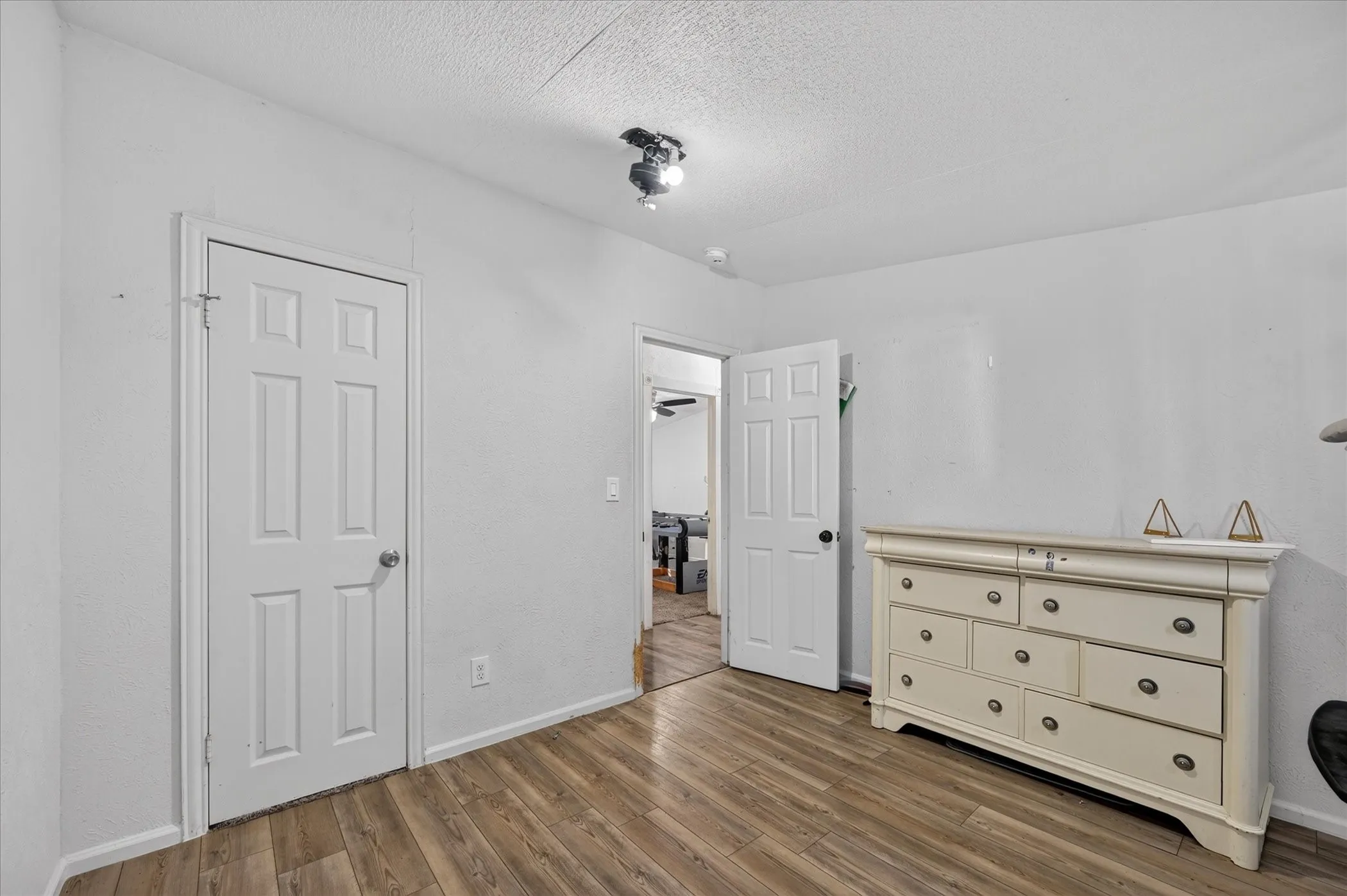 Mobile Home For Sale in Rockwall County , 346 E Highline Drive, Royse City, Texas 75189, 4 Bedroom, 2 Bathroom, Garage spaces, 1,792 Sqft, built in 1999, mls#21406118, Real Estate Agent in Royse City, Homes For Sale in Rockwall county, Homes For Sale in Royse City, Realtor in Royse City Texas, Real Estate Brokerage Independent Realty Texas, Luminita Cordes Realtor
