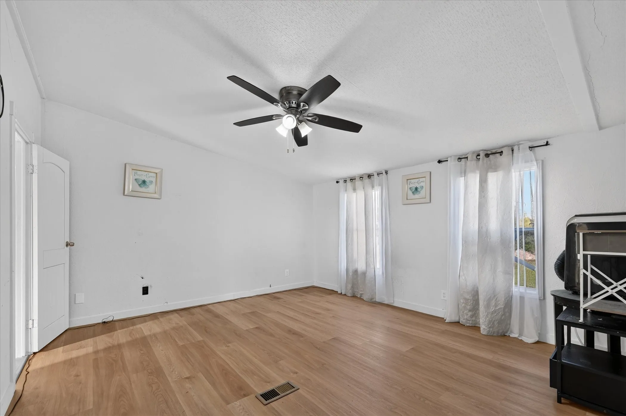 Mobile Home For Sale in Rockwall County , 346 E Highline Drive, Royse City, Texas 75189, 4 Bedroom, 2 Bathroom, Garage spaces, 1,792 Sqft, built in 1999, mls#21406118, Real Estate Agent in Royse City, Homes For Sale in Rockwall county, Homes For Sale in Royse City, Realtor in Royse City Texas, Real Estate Brokerage Independent Realty Texas, Luminita Cordes Realtor
