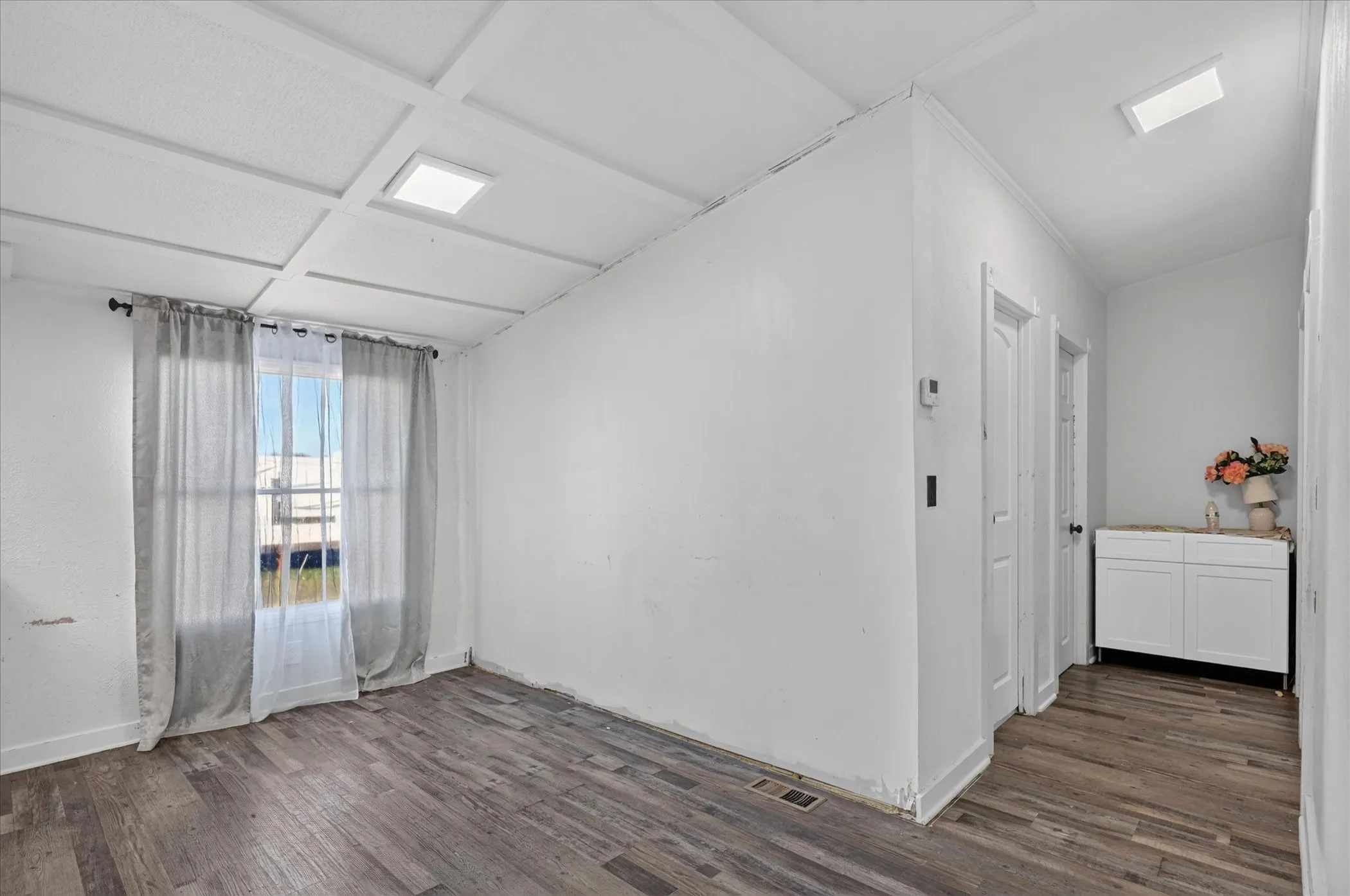 Mobile Home For Sale in Rockwall County , 346 E Highline Drive, Royse City, Texas 75189, 4 Bedroom, 2 Bathroom, Garage spaces, 1,792 Sqft, built in 1999, mls#21406118, Real Estate Agent in Royse City, Homes For Sale in Rockwall county, Homes For Sale in Royse City, Realtor in Royse City Texas, Real Estate Brokerage Independent Realty Texas, Luminita Cordes Realtor