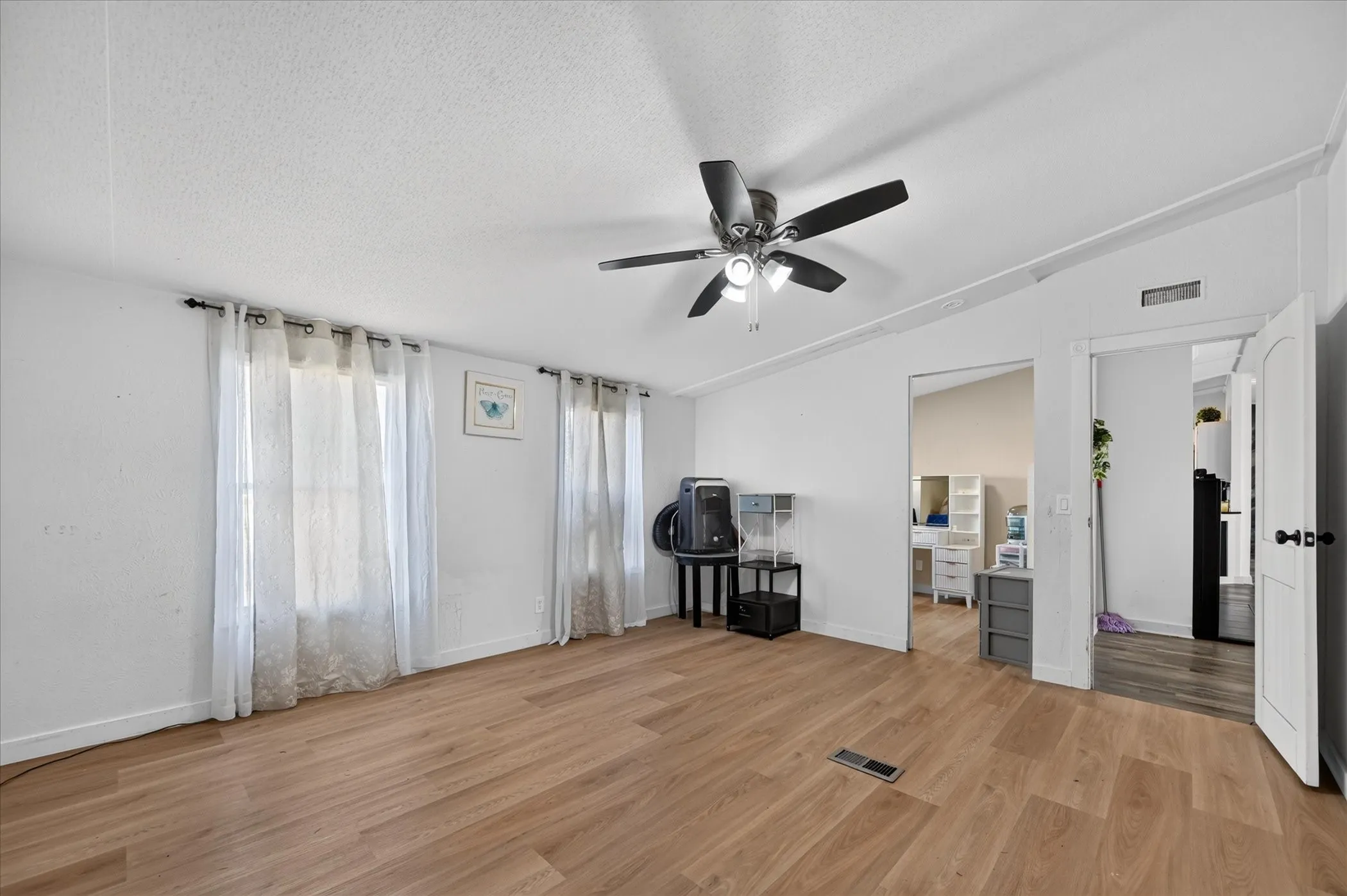 Mobile Home For Sale in Rockwall County , 346 E Highline Drive, Royse City, Texas 75189, 4 Bedroom, 2 Bathroom, Garage spaces, 1,792 Sqft, built in 1999, mls#21406118, Real Estate Agent in Royse City, Homes For Sale in Rockwall county, Homes For Sale in Royse City, Realtor in Royse City Texas, Real Estate Brokerage Independent Realty Texas, Luminita Cordes Realtor