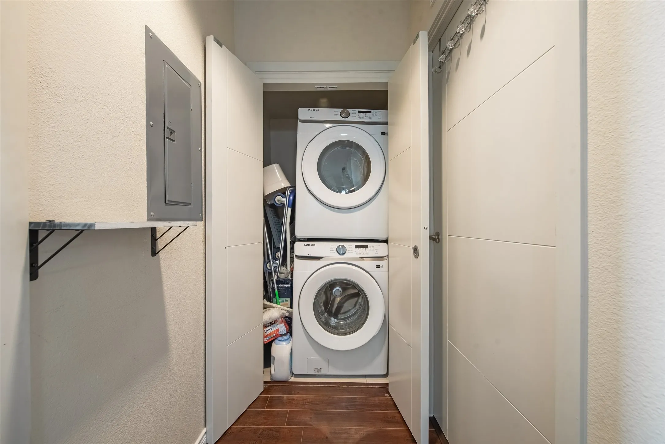 Condominium For Sale in Dallas County , 1100 W Trinity Mills Road 3028, Carrollton, Texas 75006, 2 Bedroom, 2 Bathroom, 1 Garage spaces, 1,100 Sqft, built in 2012, mls#21406401, Real Estate Agent in Carrollton, Homes For Sale in Dallas county, Homes For Sale in Carrollton, Realtor in Carrollton Texas, Real Estate Brokerage Independent Realty Texas, Luminita Cordes Realtor