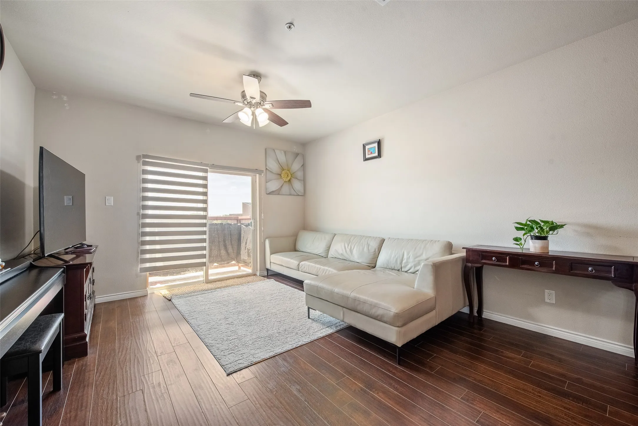 Condominium For Sale in Dallas County , 1100 W Trinity Mills Road 3028, Carrollton, Texas 75006, 2 Bedroom, 2 Bathroom, 1 Garage spaces, 1,100 Sqft, built in 2012, mls#21406401, Real Estate Agent in Carrollton, Homes For Sale in Dallas county, Homes For Sale in Carrollton, Realtor in Carrollton Texas, Real Estate Brokerage Independent Realty Texas, Luminita Cordes Realtor