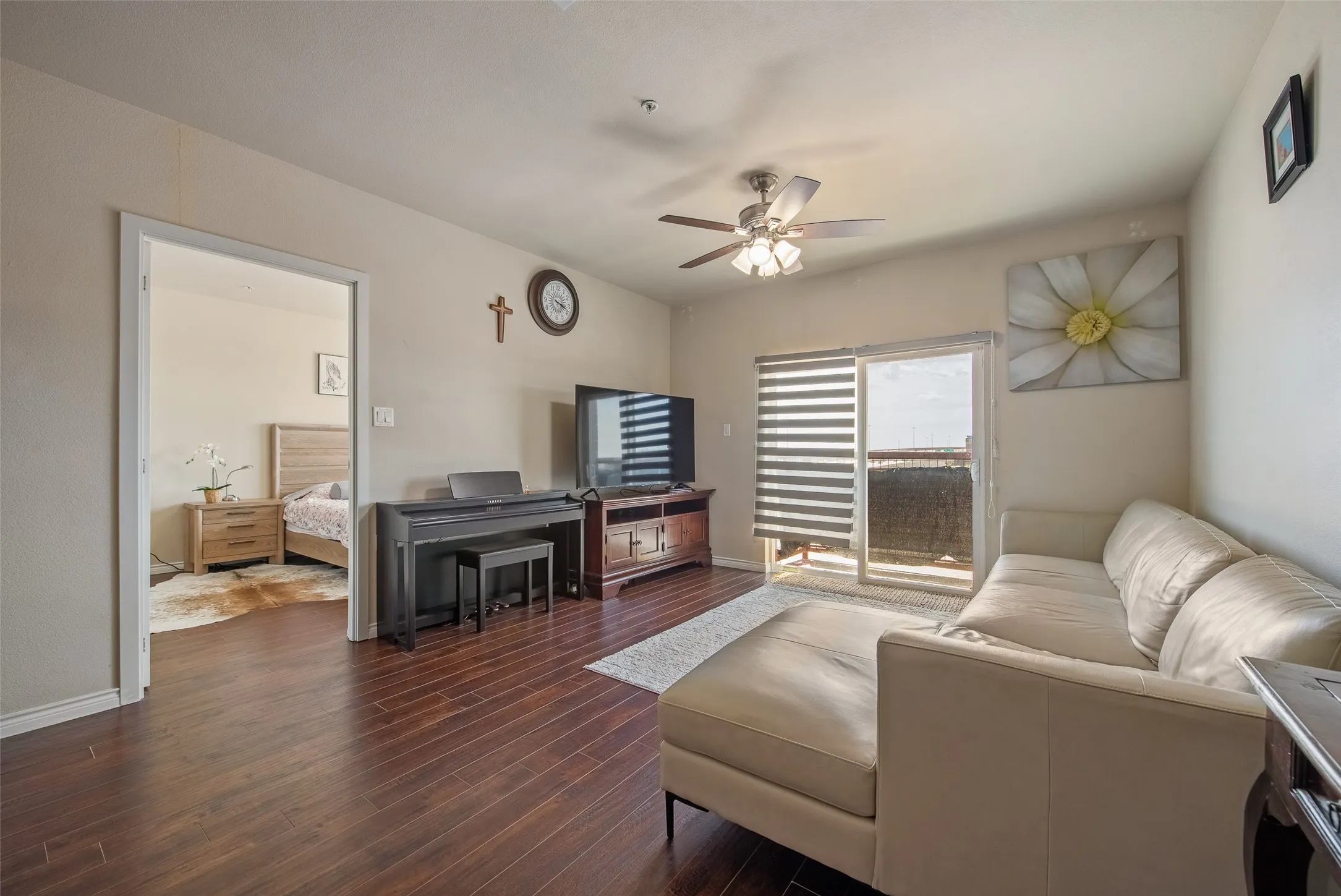 Condominium For Sale in Dallas County , 1100 W Trinity Mills Road 3028, Carrollton, Texas 75006, 2 Bedroom, 2 Bathroom, 1 Garage spaces, 1,100 Sqft, built in 2012, mls#21406401, Real Estate Agent in Carrollton, Homes For Sale in Dallas county, Homes For Sale in Carrollton, Realtor in Carrollton Texas, Real Estate Brokerage Independent Realty Texas, Luminita Cordes Realtor