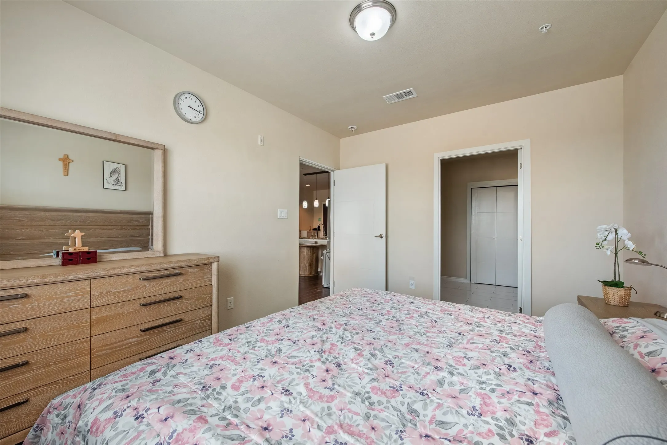Condominium For Sale in Dallas County , 1100 W Trinity Mills Road 3028, Carrollton, Texas 75006, 2 Bedroom, 2 Bathroom, 1 Garage spaces, 1,100 Sqft, built in 2012, mls#21406401, Real Estate Agent in Carrollton, Homes For Sale in Dallas county, Homes For Sale in Carrollton, Realtor in Carrollton Texas, Real Estate Brokerage Independent Realty Texas, Luminita Cordes Realtor